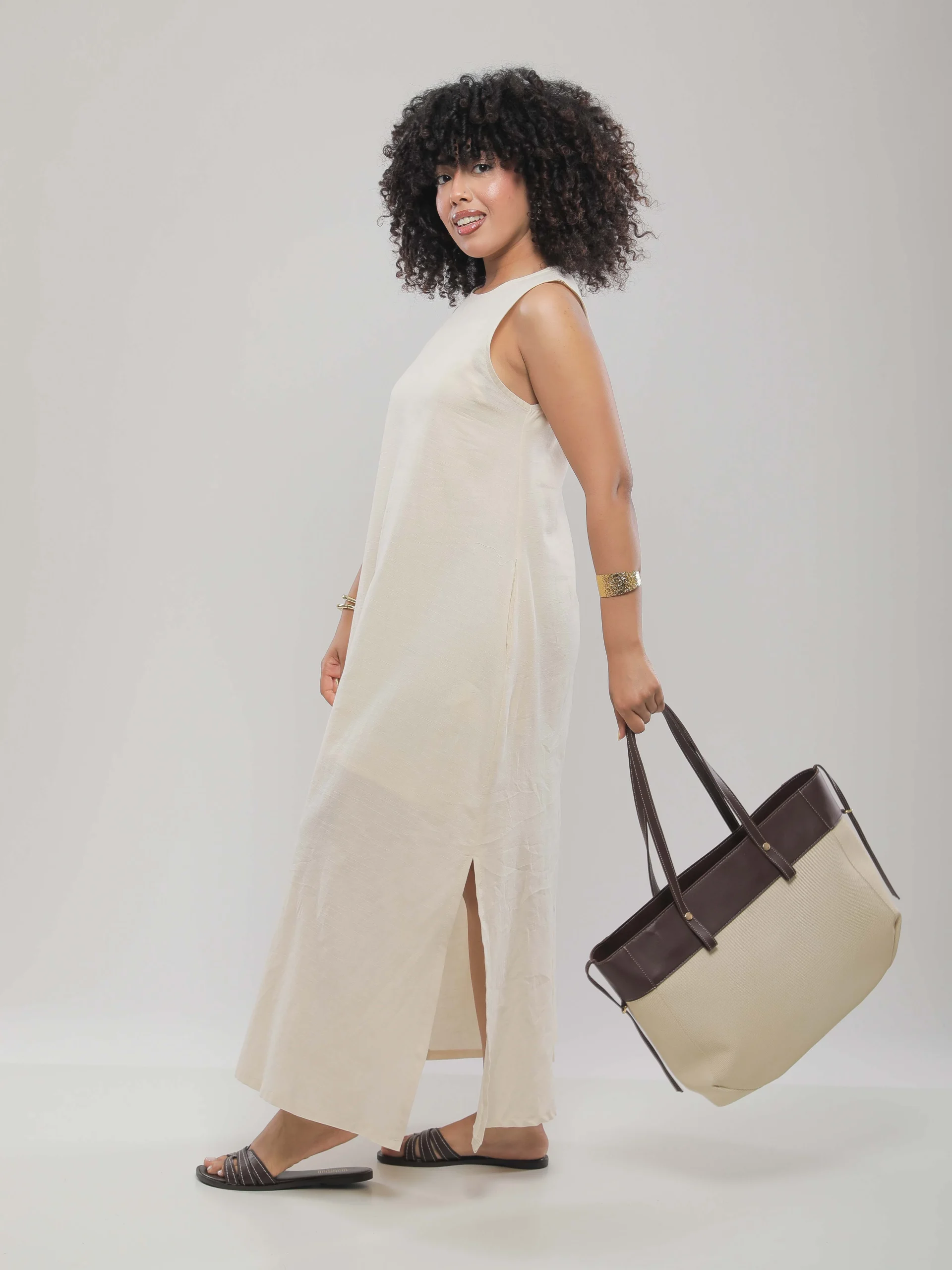 ROBE LONGUE SANS MANCHES À COL ROND