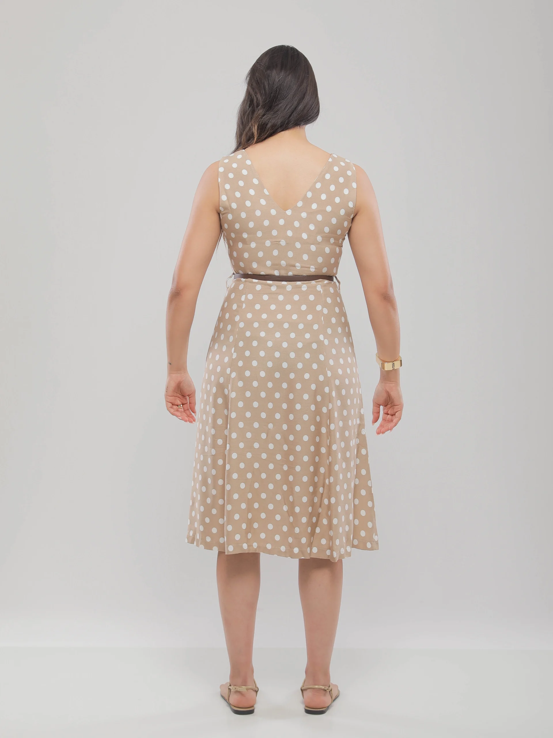 ROBE MI-LONGUE À POIS ÉLÉGANTE ET FÉMININE