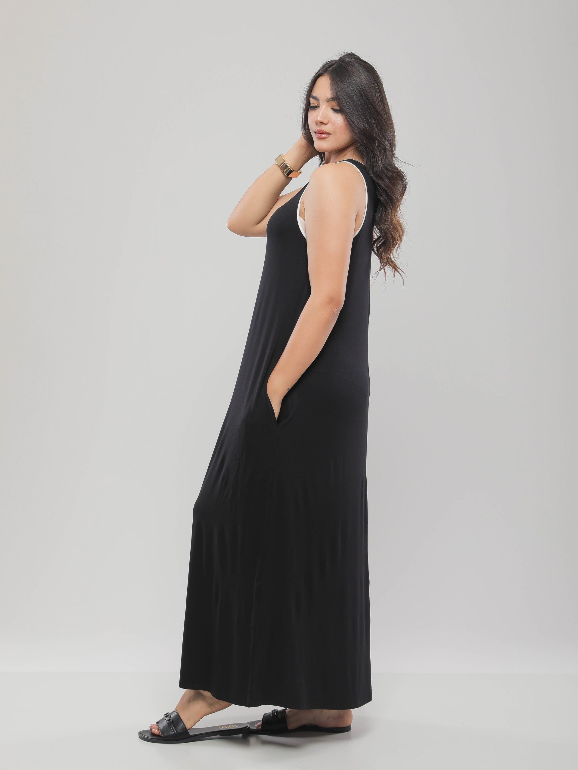 ROBE AMPLE SANS MANCHES À DÉTAIL CONTRASTANT