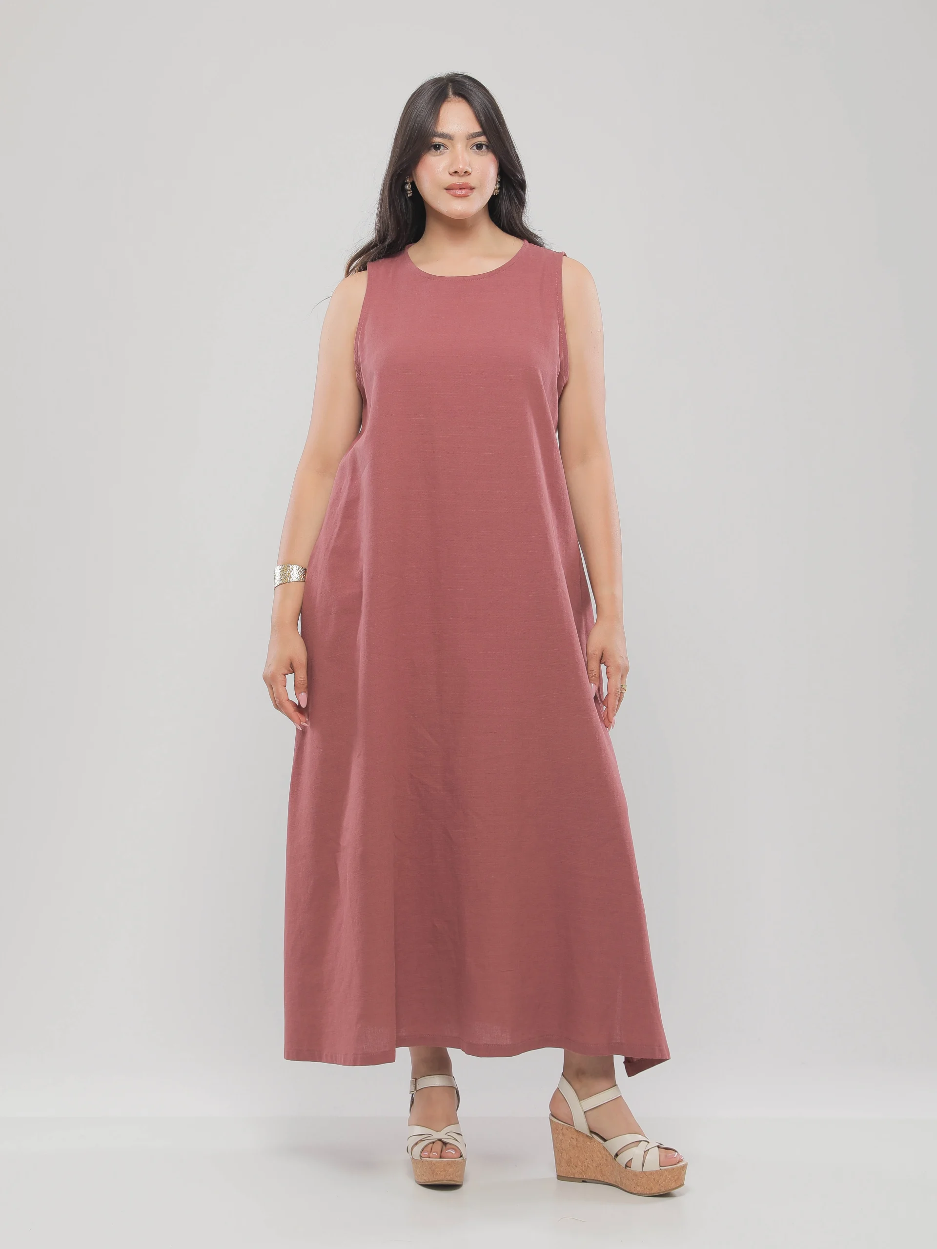 ROBE LONGUE SANS MANCHES À COL ROND