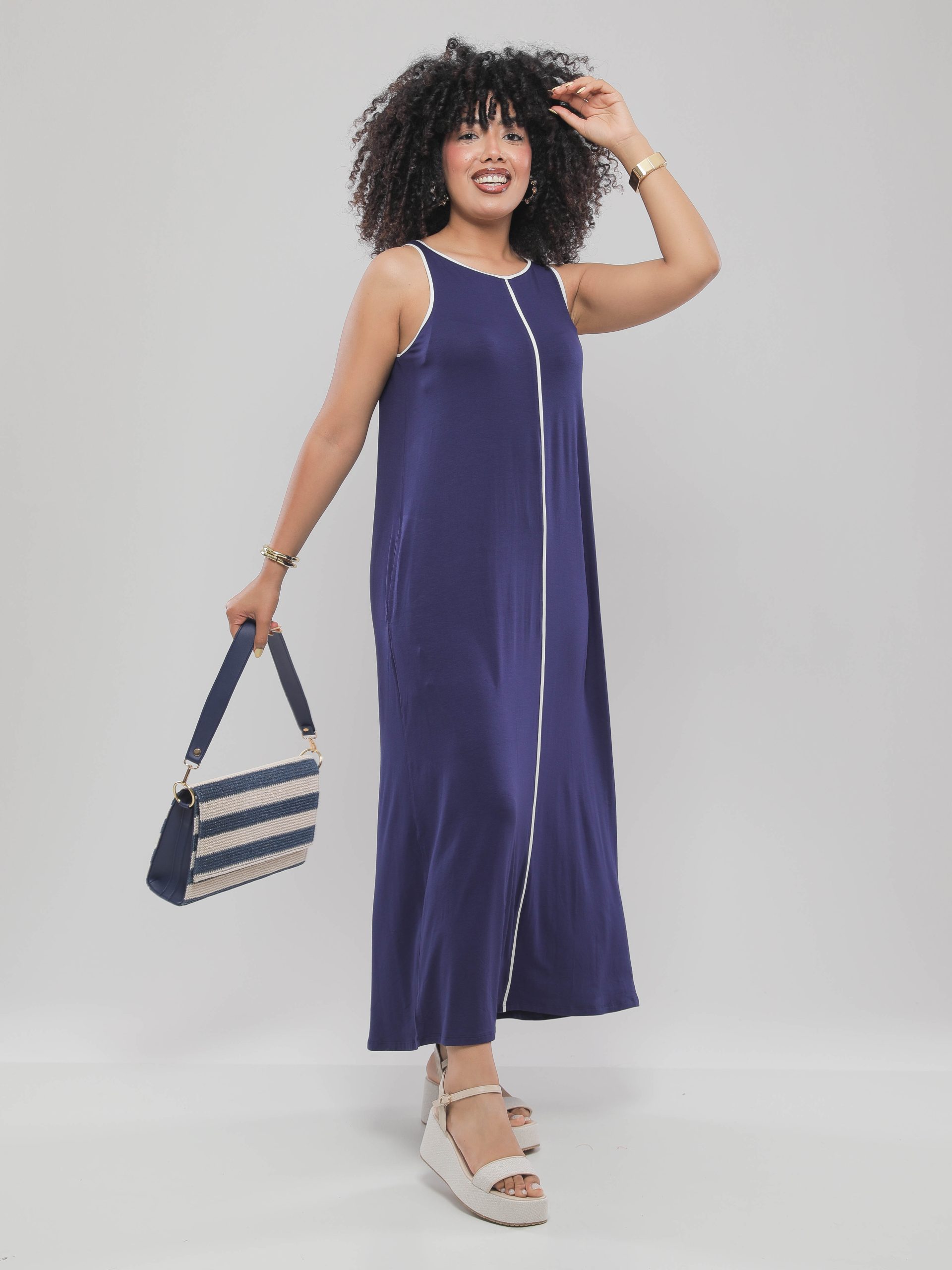 ROBE AMPLE SANS MANCHES À DÉTAIL CONTRASTANT