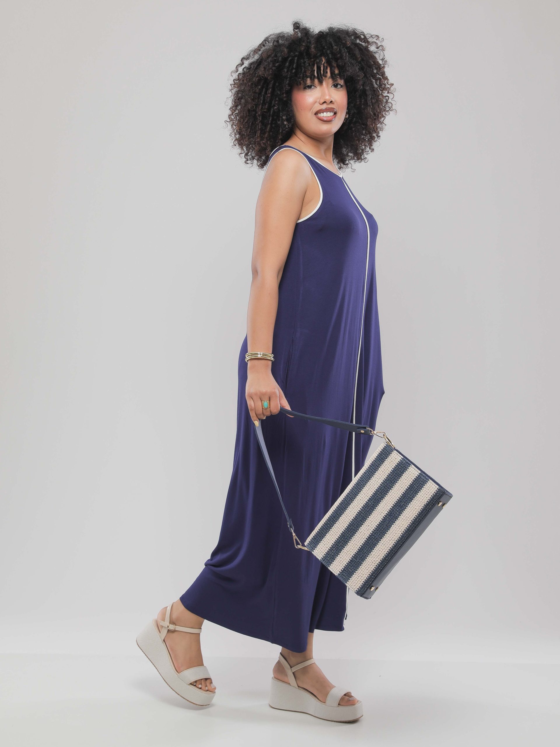 ROBE AMPLE SANS MANCHES À DÉTAIL CONTRASTANT