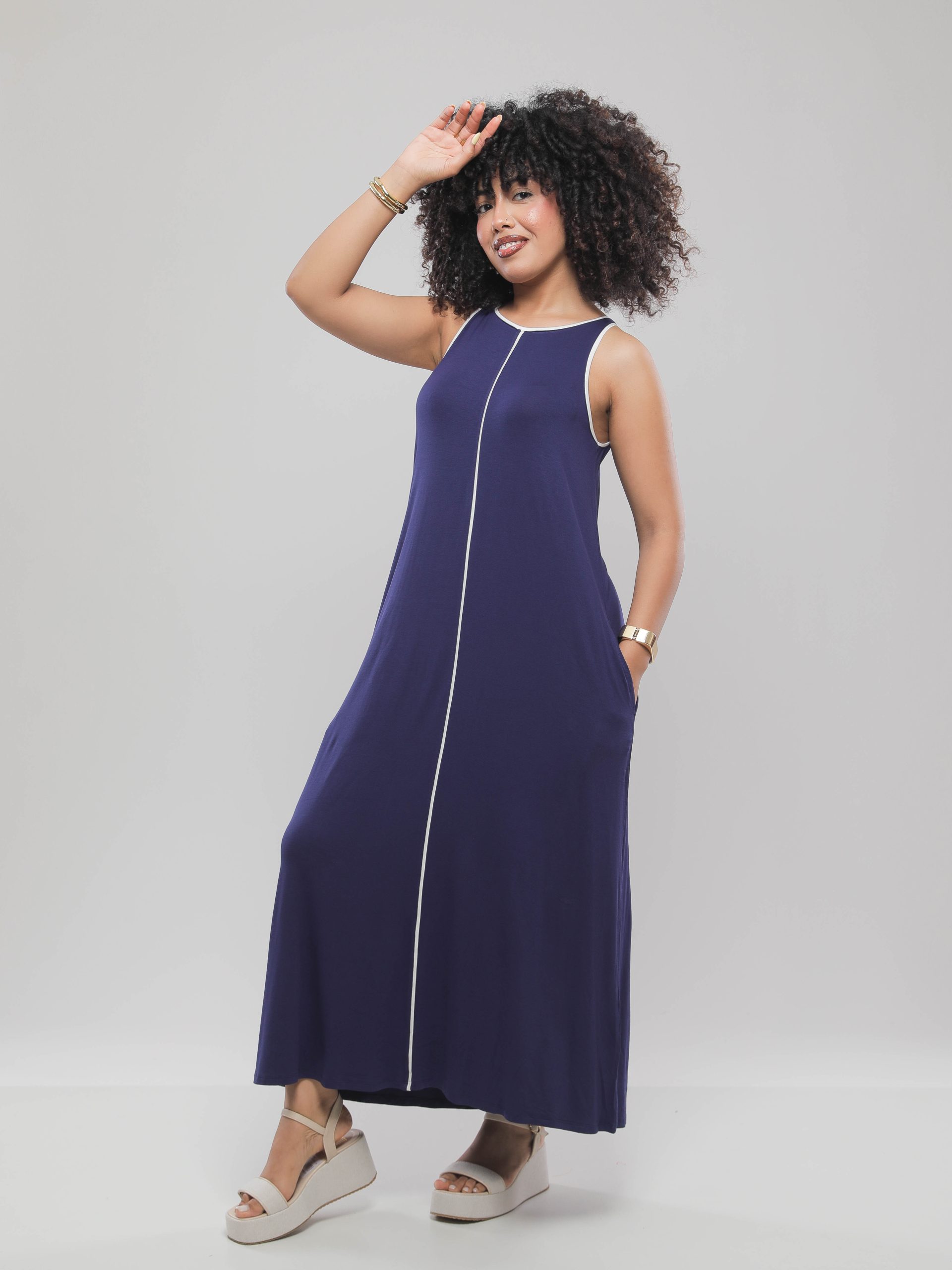 ROBE AMPLE SANS MANCHES À DÉTAIL CONTRASTANT