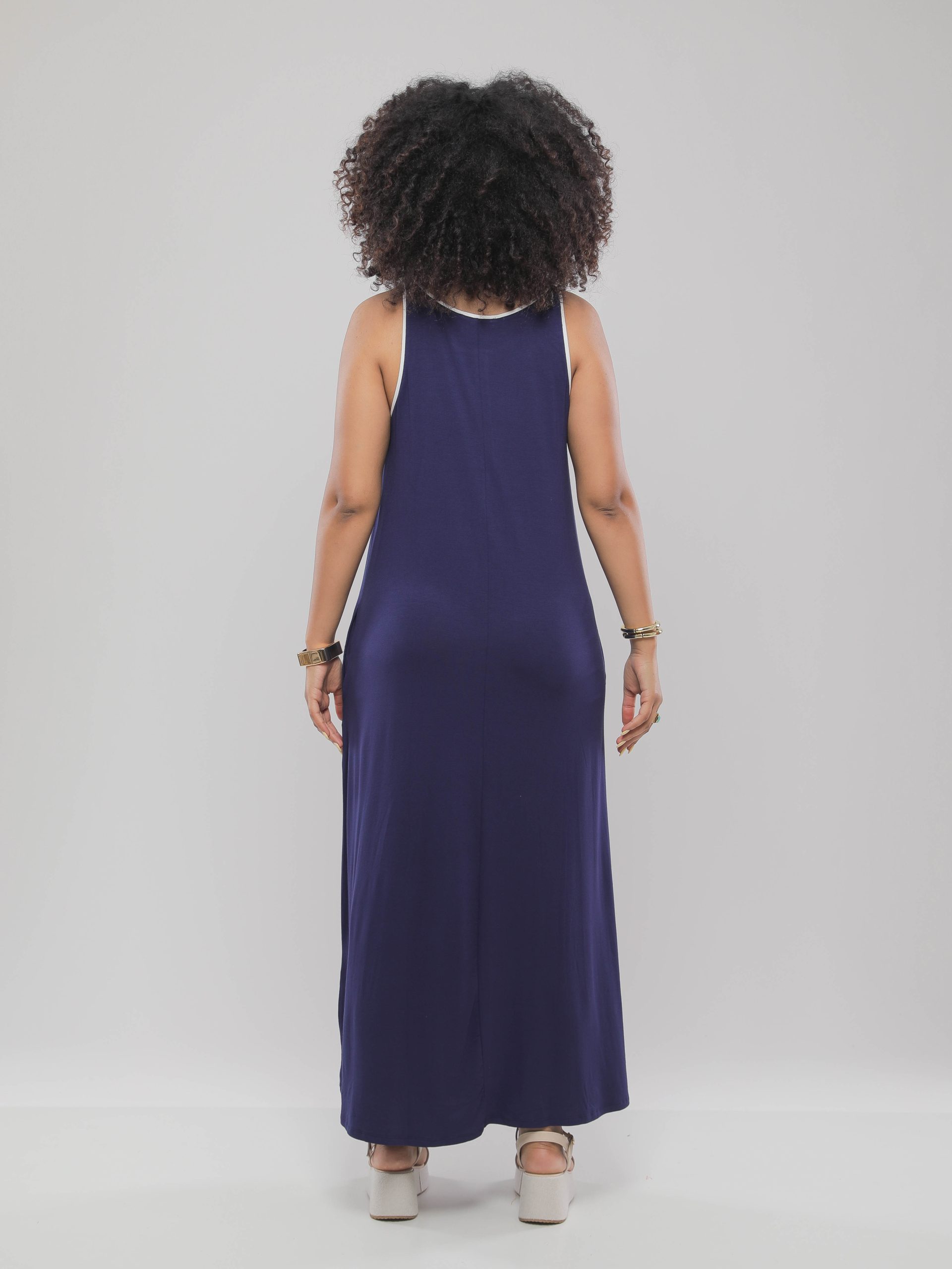 ROBE AMPLE SANS MANCHES À DÉTAIL CONTRASTANT