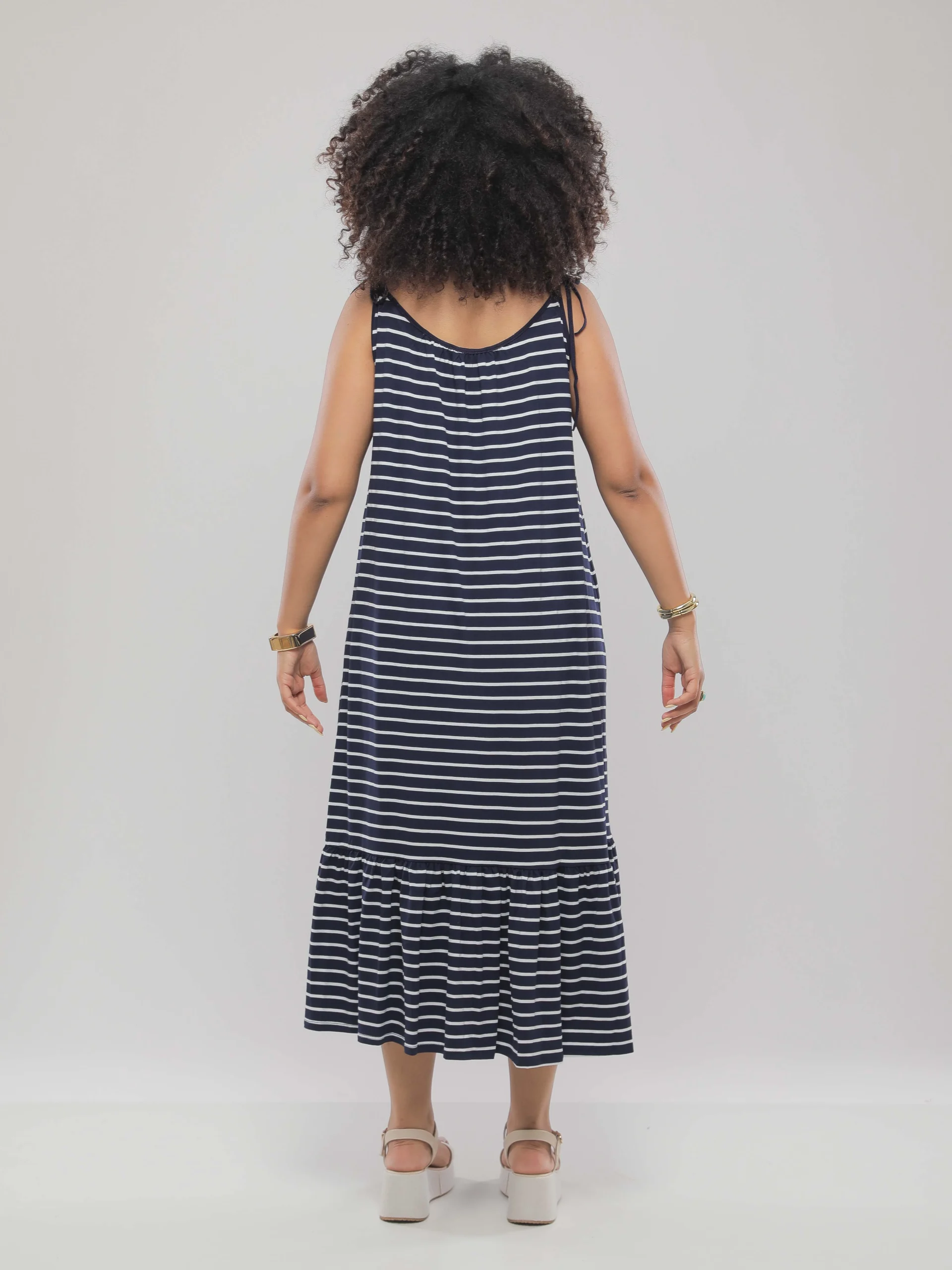 ROBE LONGUE A BRETELLES NOUÉES