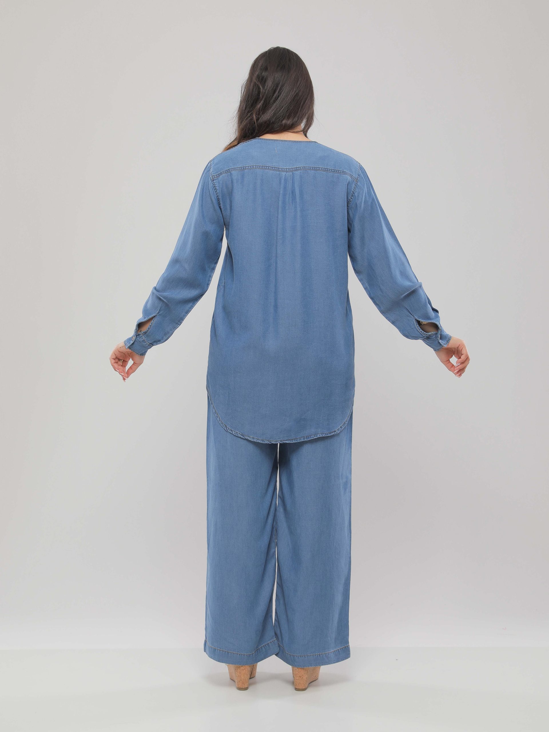 CHEMISE FLUIDE À COL ROND ET MANCHES LONGUE