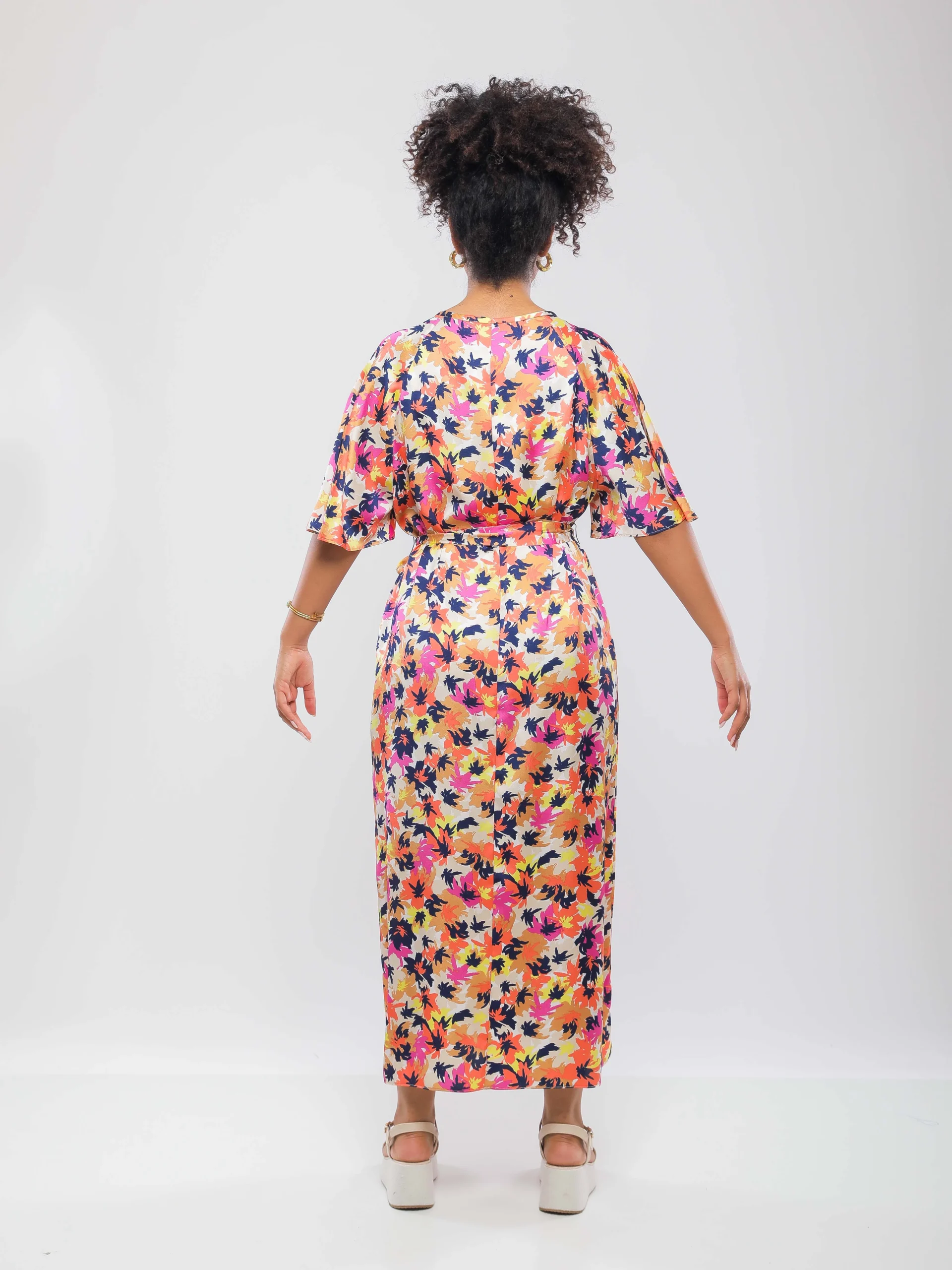 ROBE FLORALE STYLE KIMONO À CEINTURE