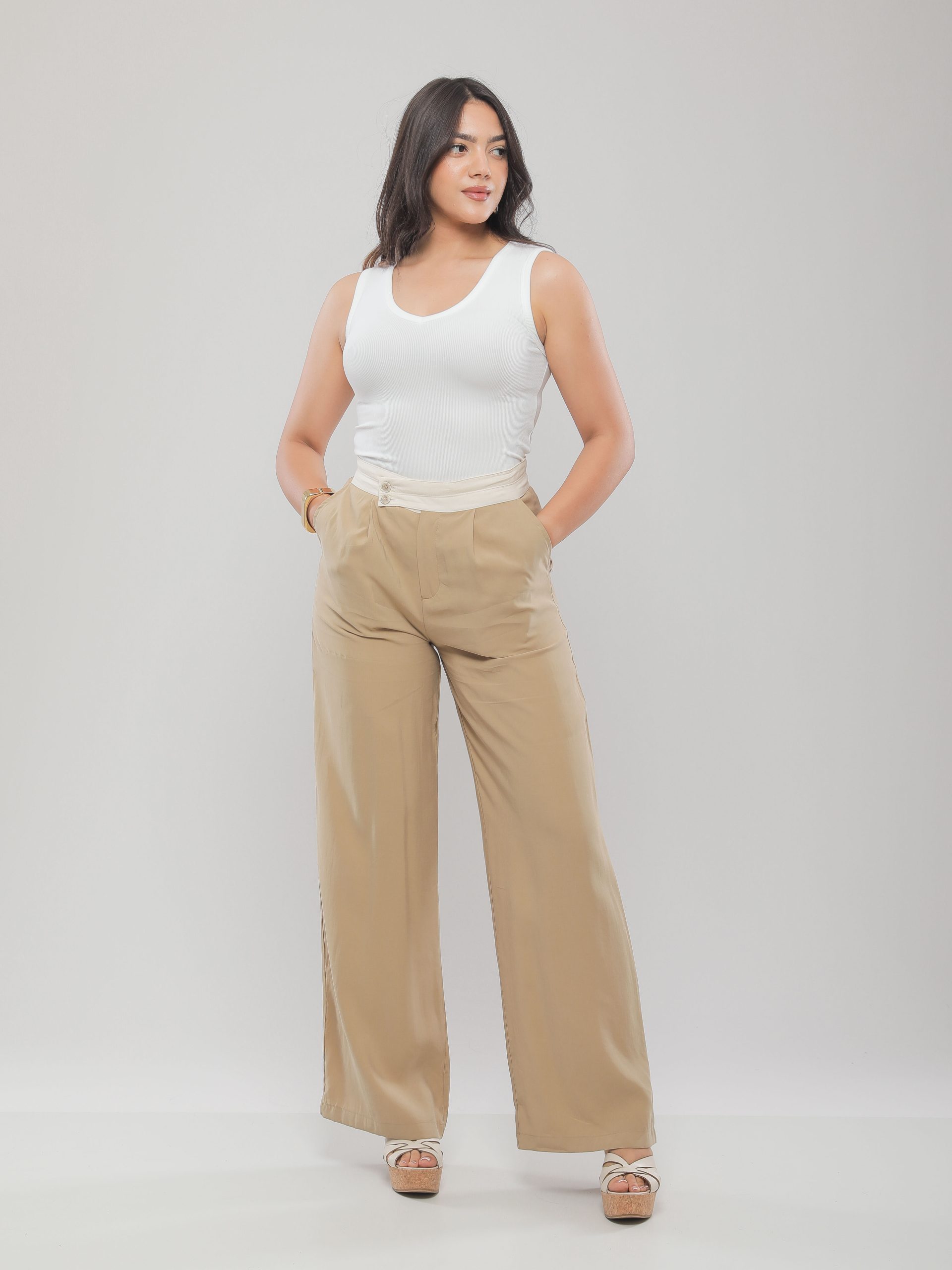 PANTALON LARGE TAILLE HAUTE À CEINTURE CONTRASTÉE