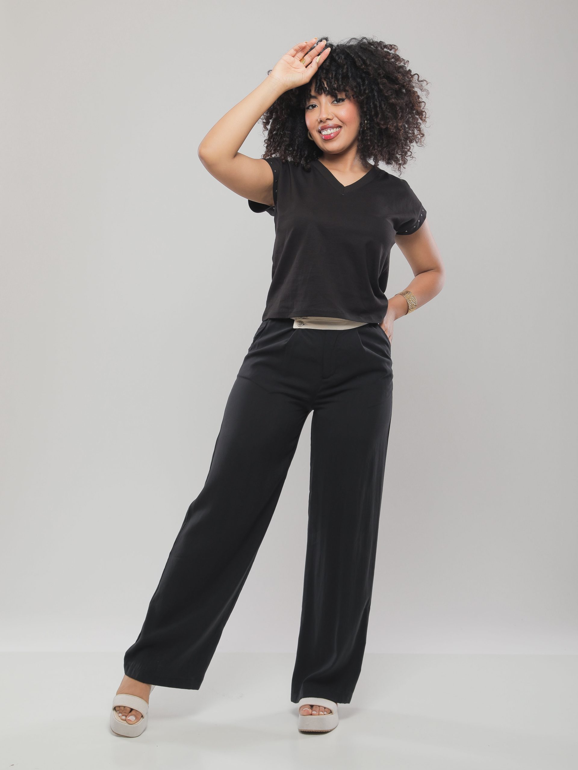 PANTALON LARGE TAILLE HAUTE À CEINTURE CONTRASTÉE
