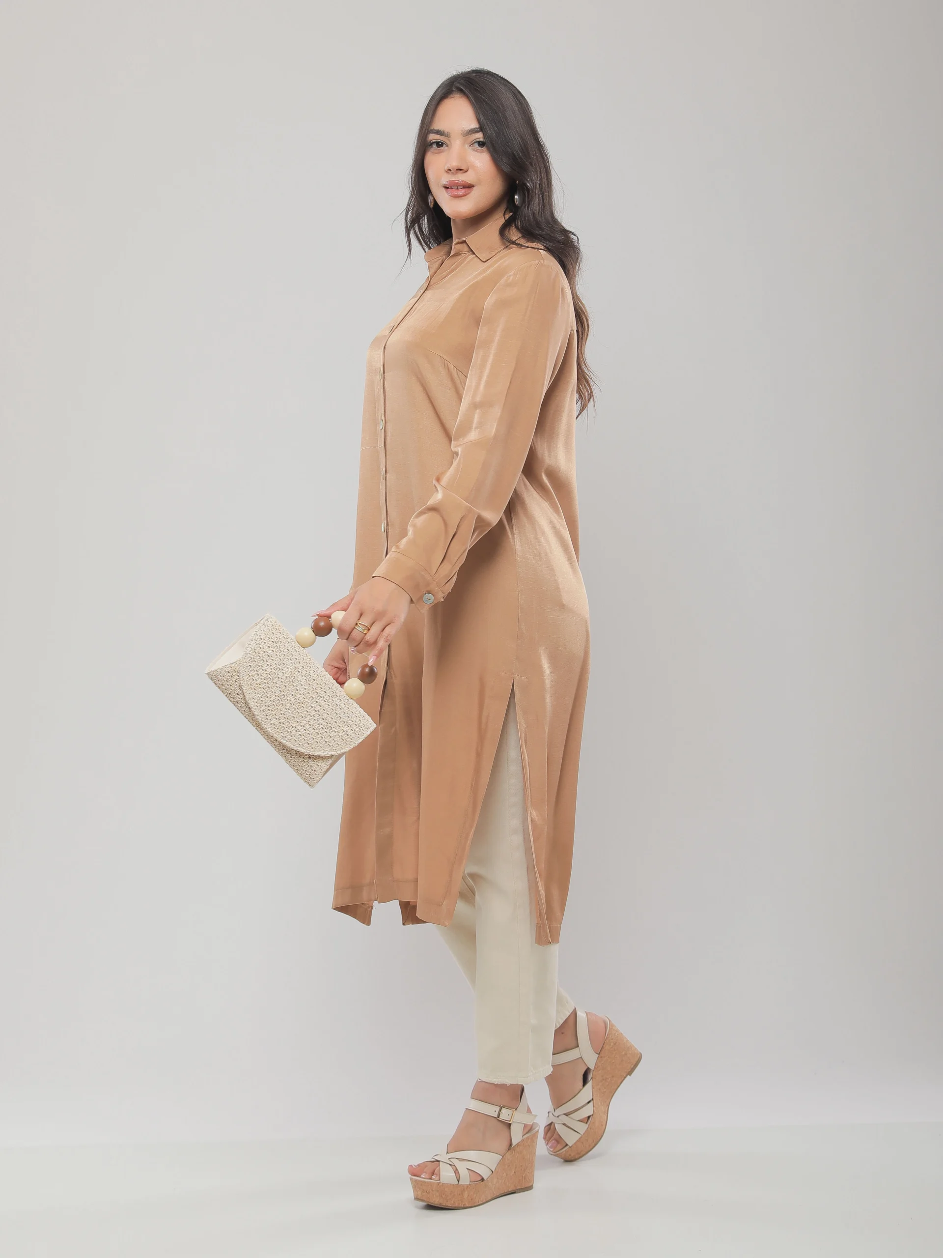 CHEMISE CLASSIQUE ÉLÉGANTE À COUPE DROITE