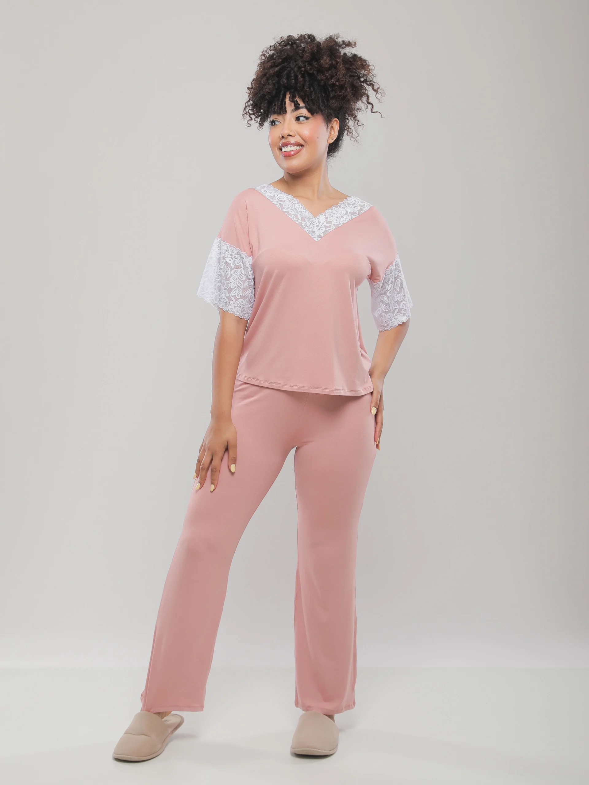 PYJAMA FLUIDE AVEC DENTELLE ET MANCHES 3/4