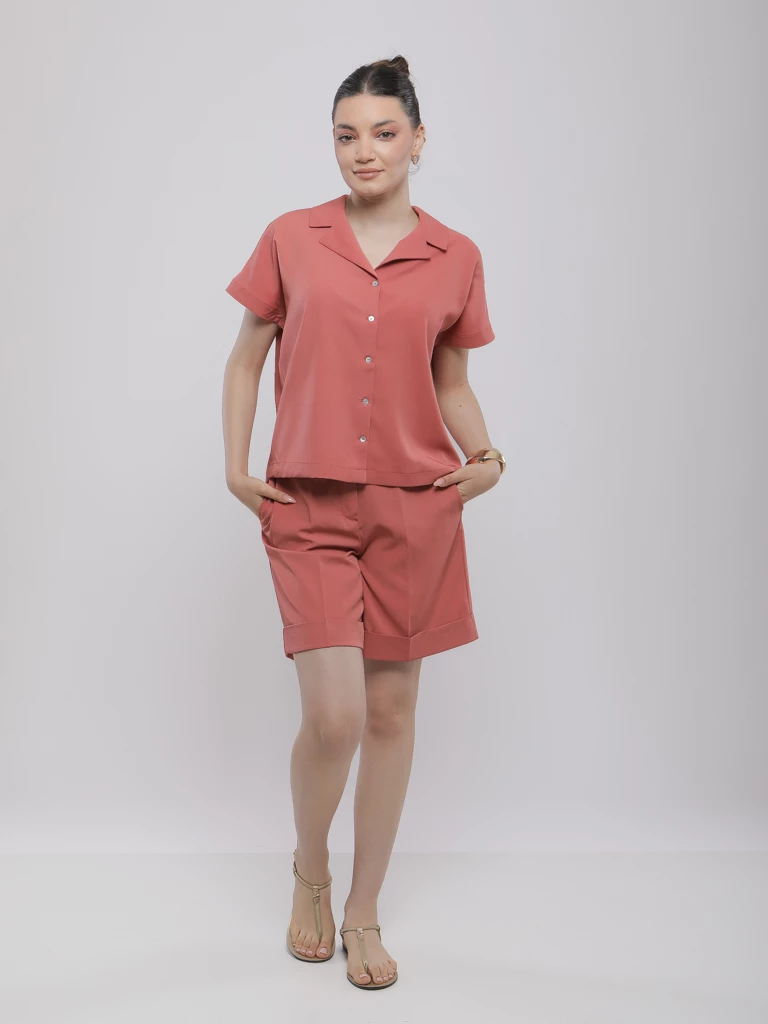 ENSEMBLE CHEMISE COURTE ET SHORT À REVERS