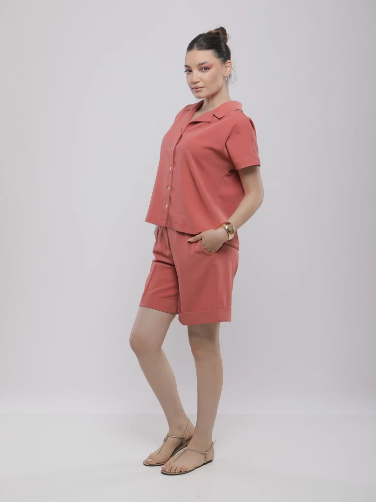 ENSEMBLE CHEMISE COURTE ET SHORT À REVERS