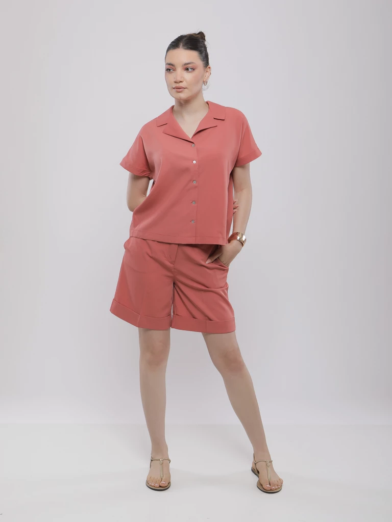 ENSEMBLE CHEMISE COURTE ET SHORT À REVERS