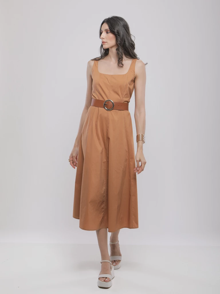 ROBE MIDI SANS MANCHES À ENCOLURE CARRÉE