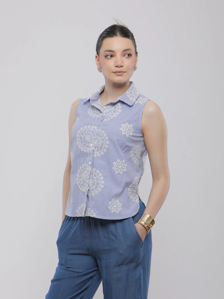 CHEMISE SANS MANCHES À COL CLASSIQUE ET BOUTONS DEVANT