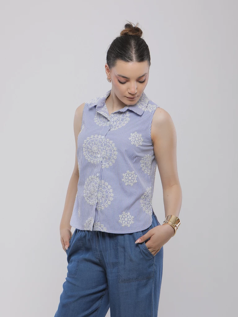 CHEMISE SANS MANCHES À COL CLASSIQUE ET BOUTONS DEVANT