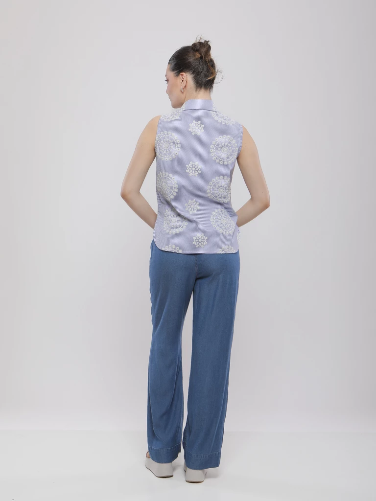 CHEMISE SANS MANCHES À COL CLASSIQUE ET BOUTONS DEVANT