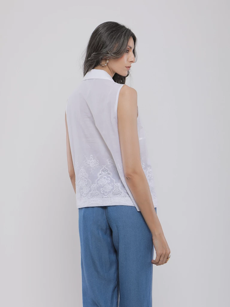 CHEMISE SANS MANCHES BRODÉE À COL CLASSIQUE