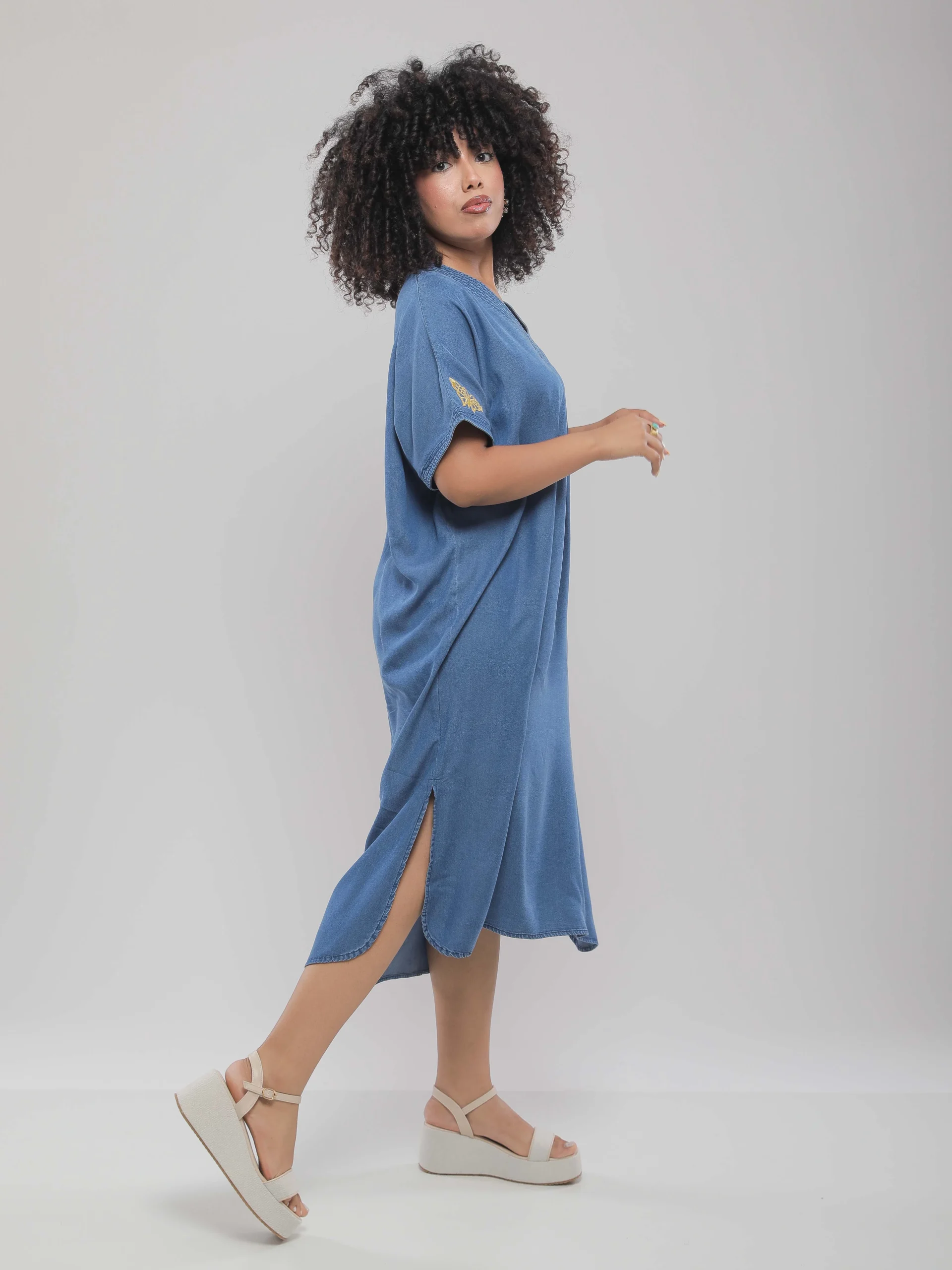 ROBE JEBBA LONGUE FLUIDE À COL V ET MOTIFS ÉLÉGANTS