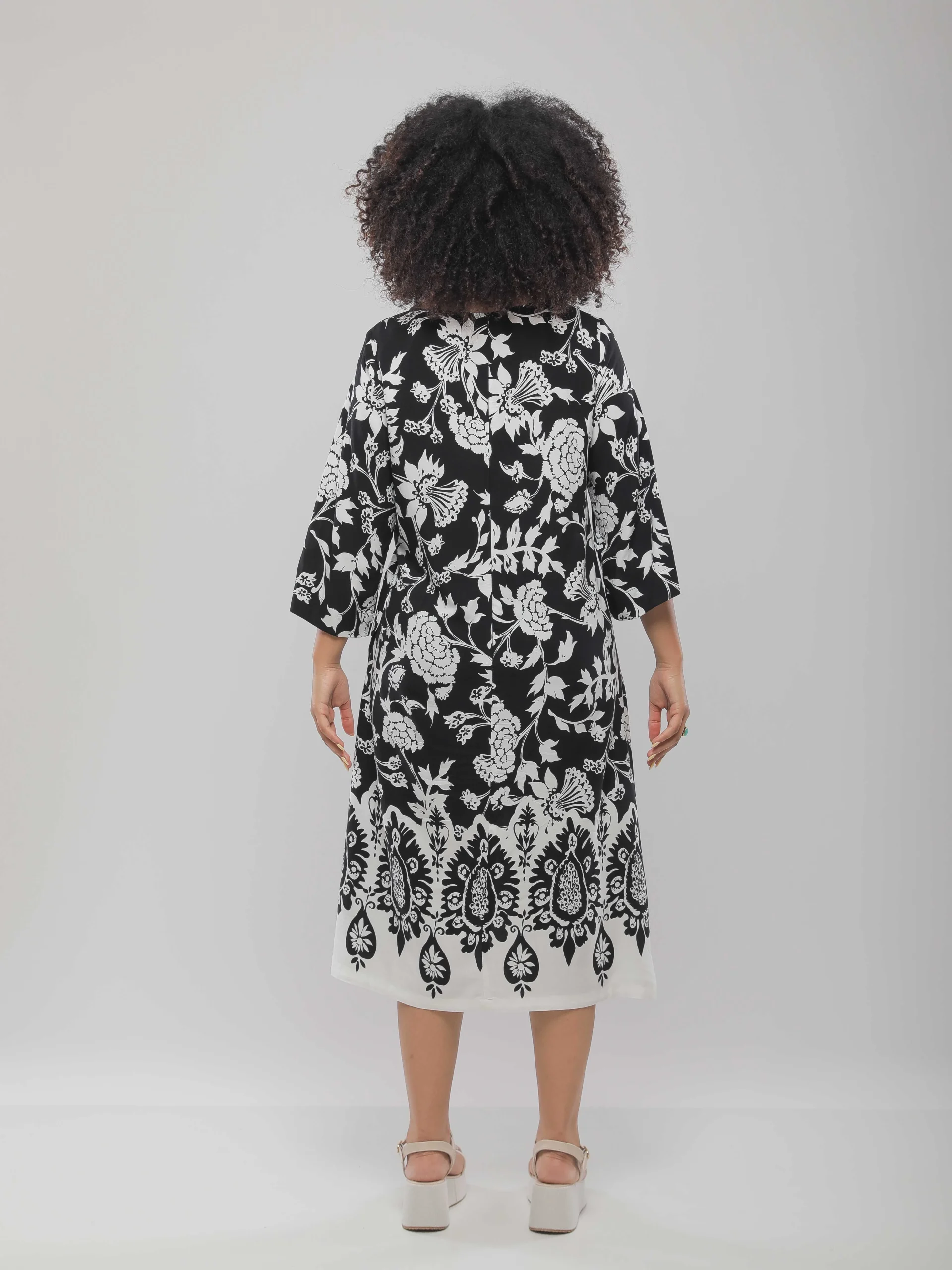 ROBE COURTE À DÉTAIL NŒUD