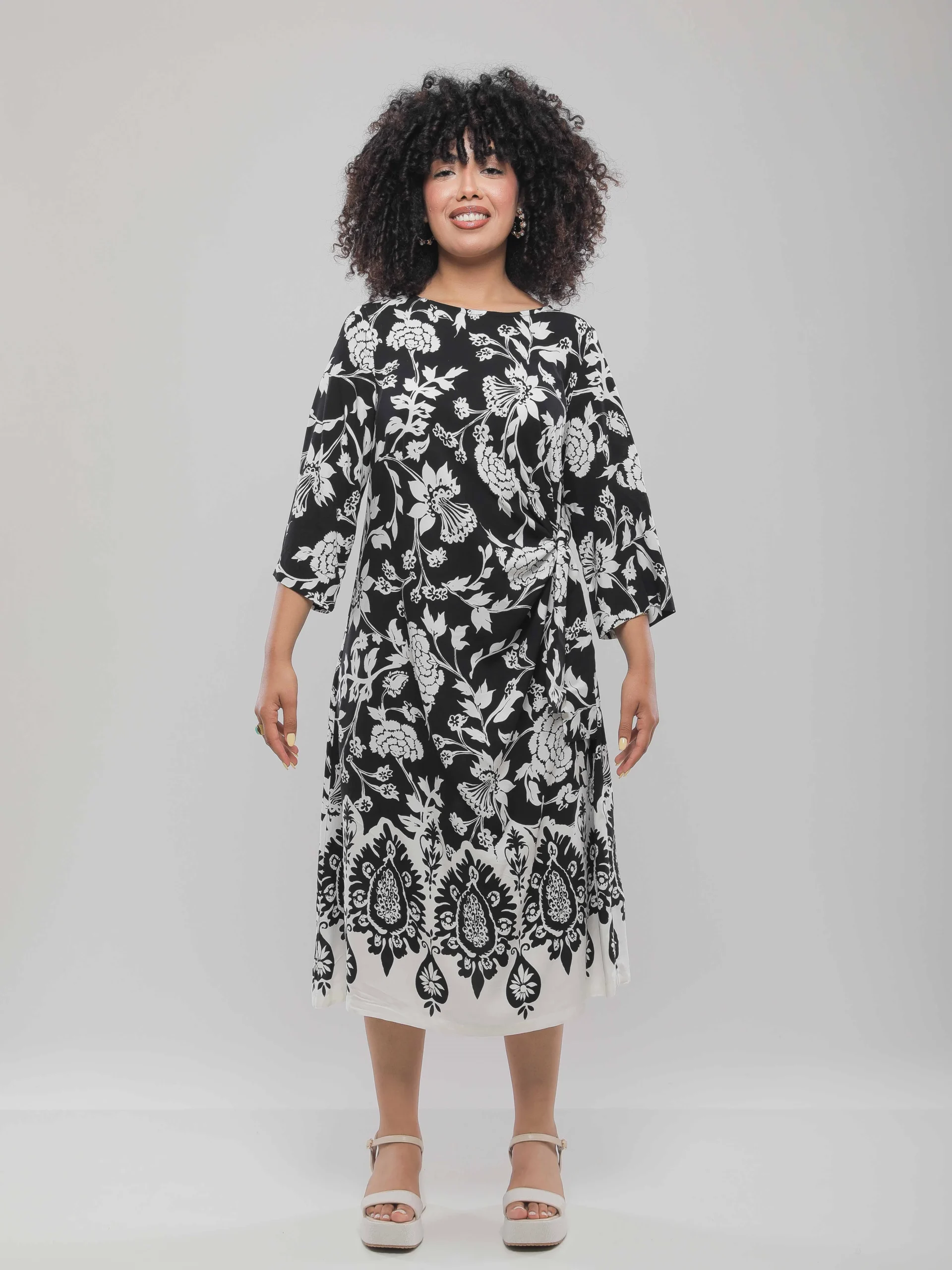 ROBE COURTE À DÉTAIL NŒUD