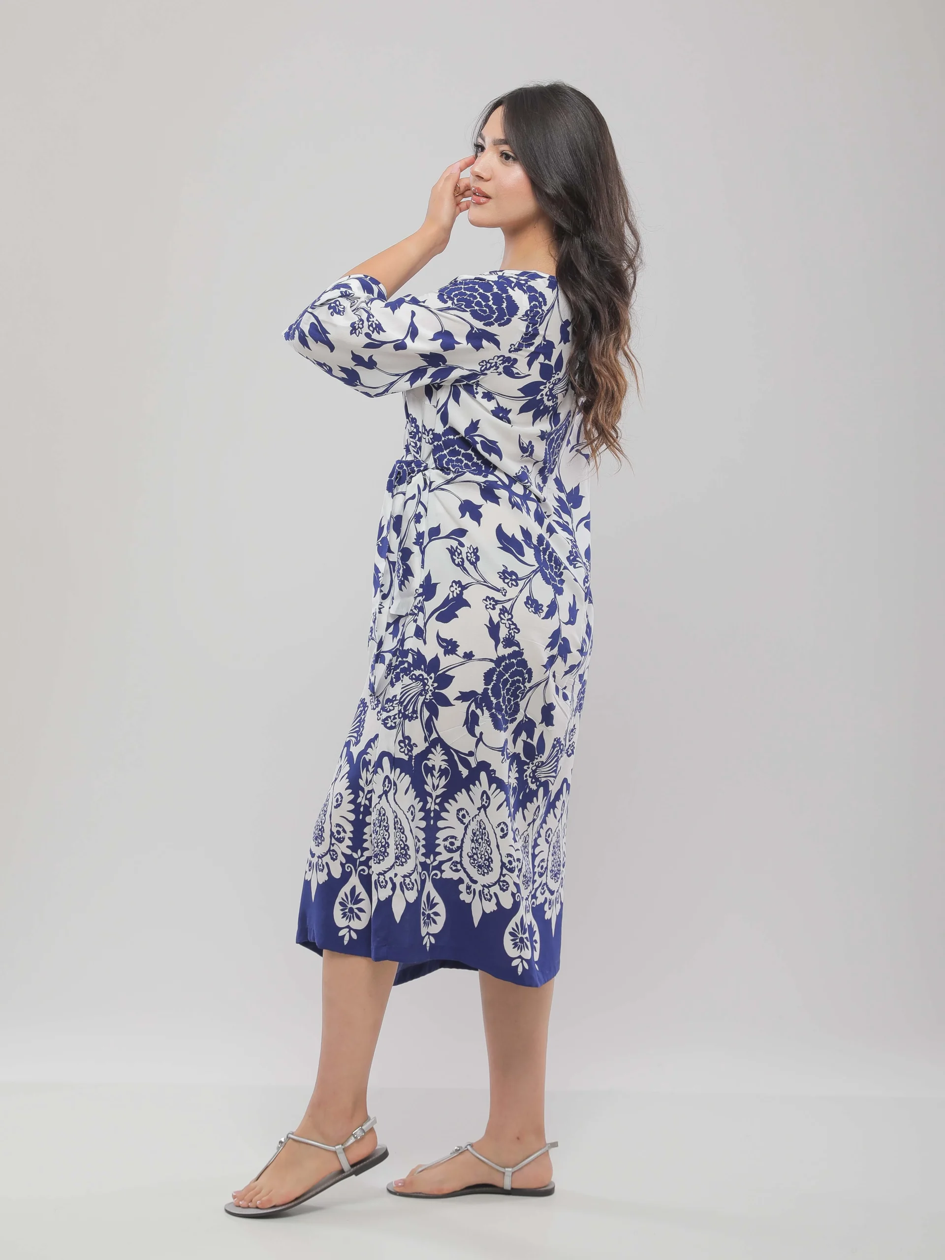 ROBE COURTE À DÉTAIL NŒUD