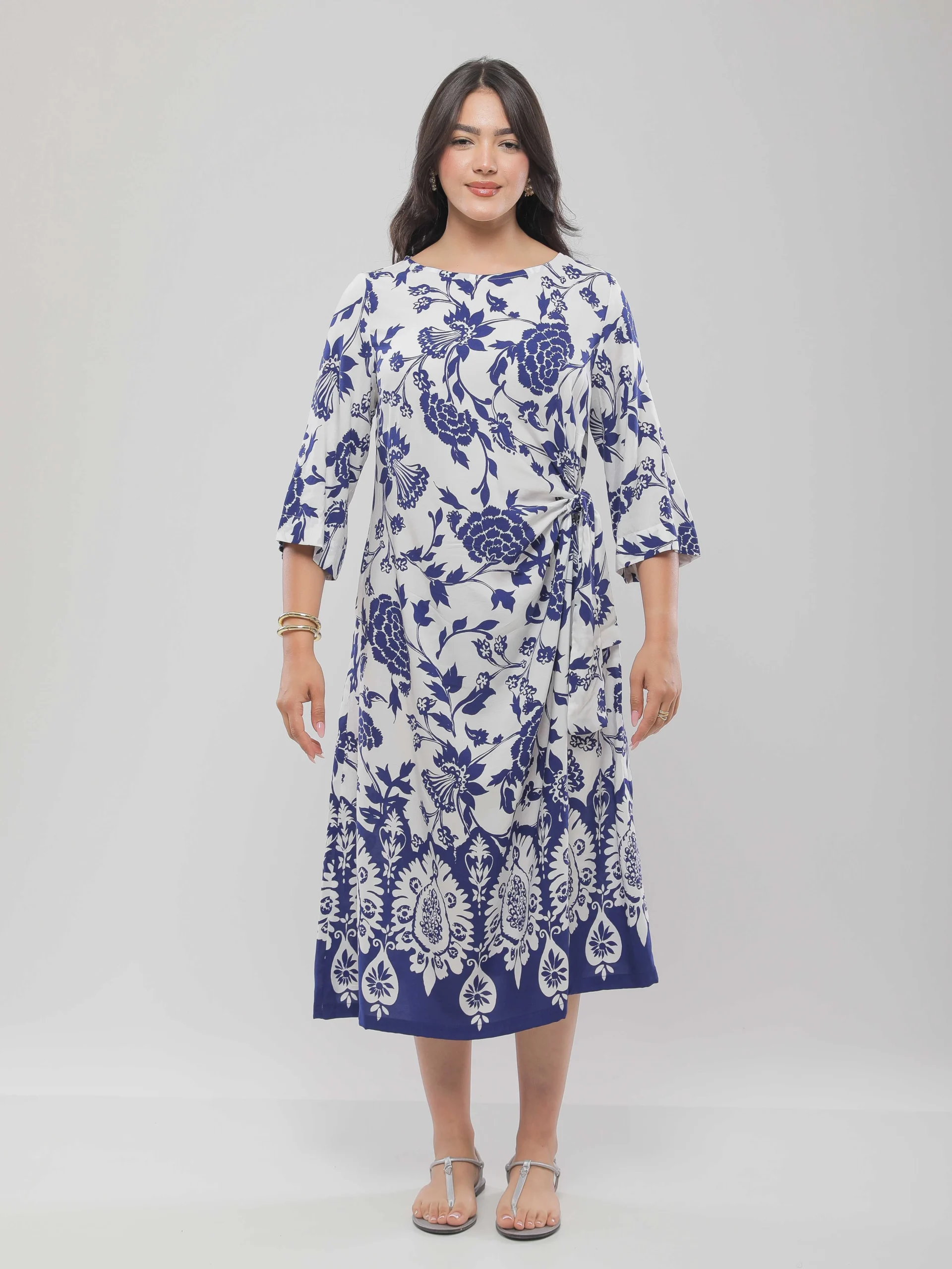 ROBE COURTE À DÉTAIL NŒUD