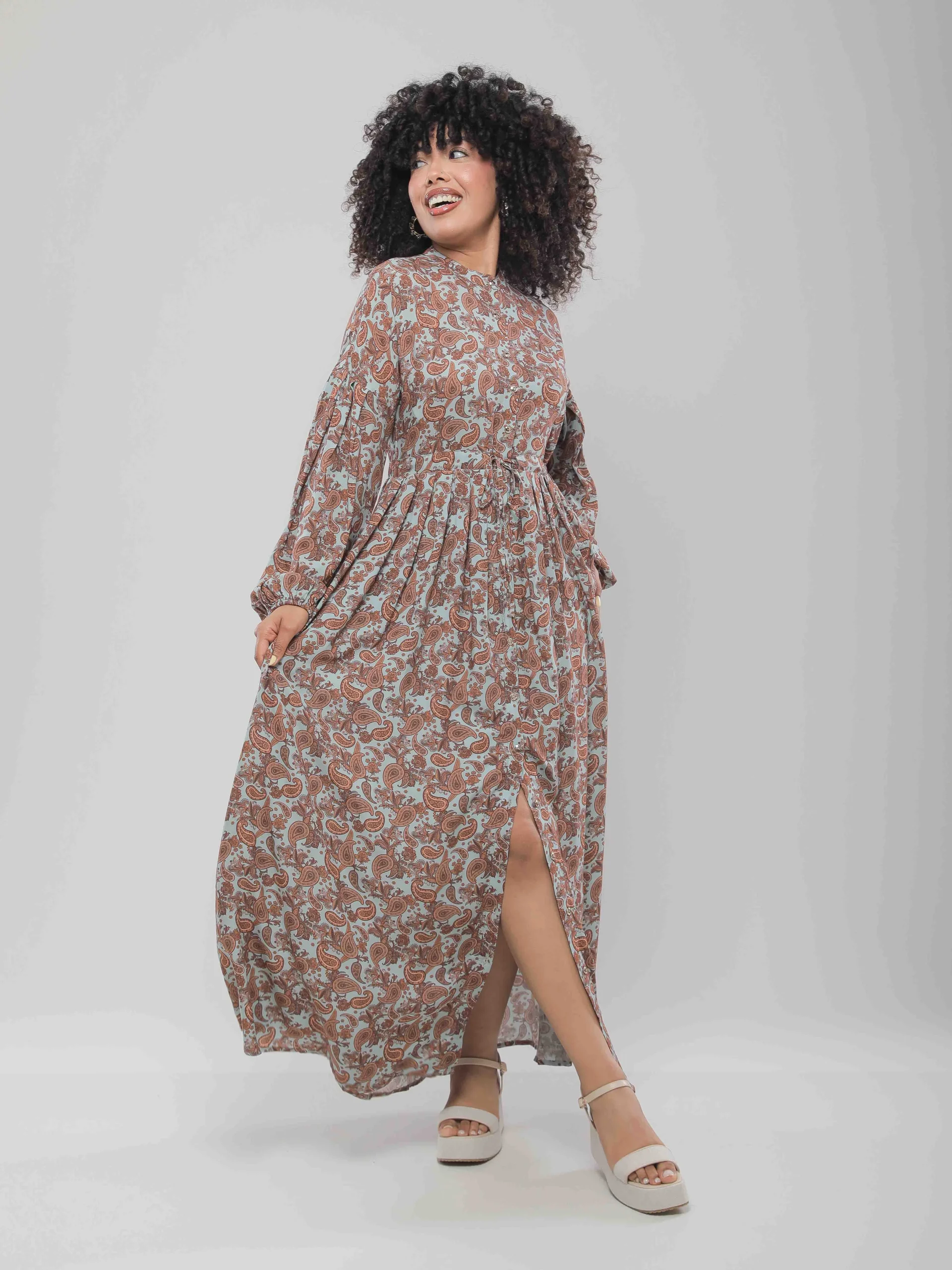 ROBE LONGUE IMPRIMÉE À TAILLE MARQUÉE
