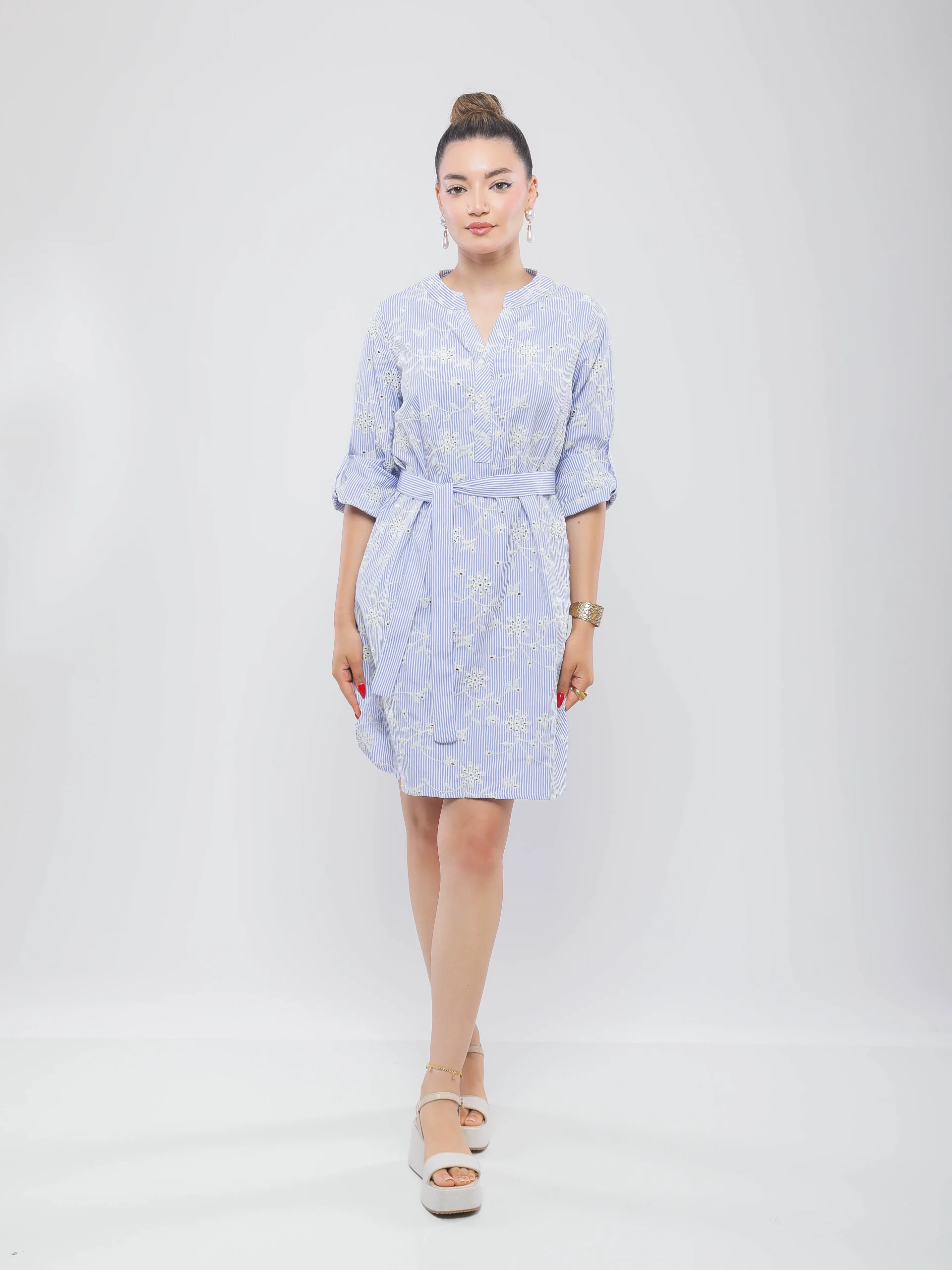 ROBE MI-LONGUE FLUIDE CEINTURÉE À MANCHES LONGUES