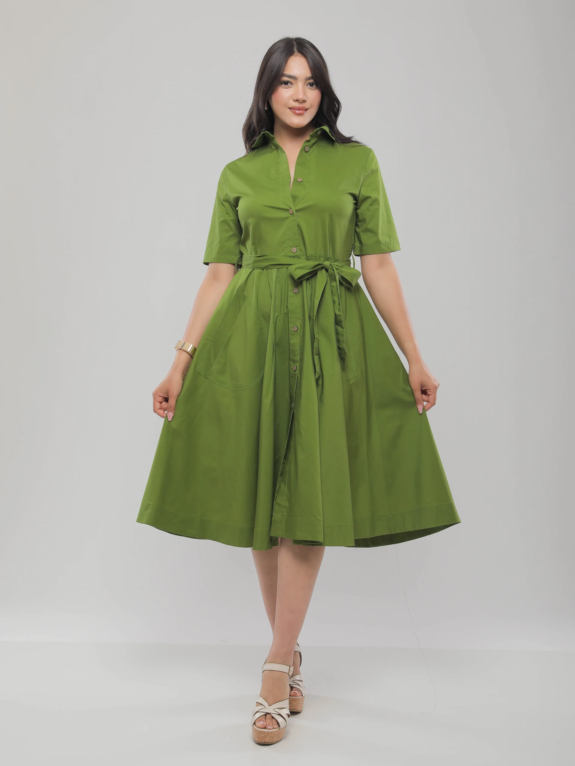ROBE CHEMISE MI-LONGUE CINTRÉE À LA TAILLE