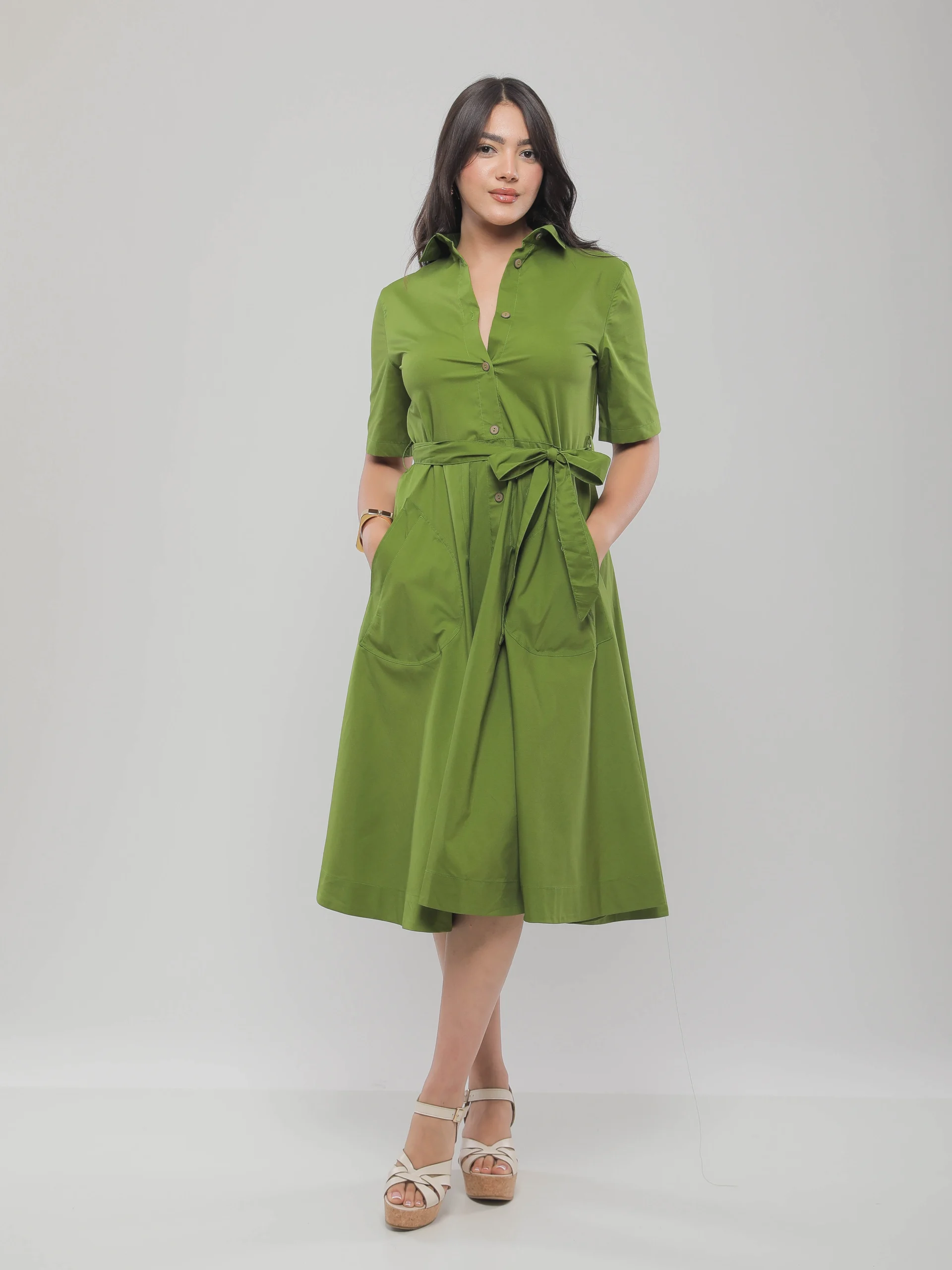 ROBE CHEMISE MI-LONGUE CINTRÉE À LA TAILLE