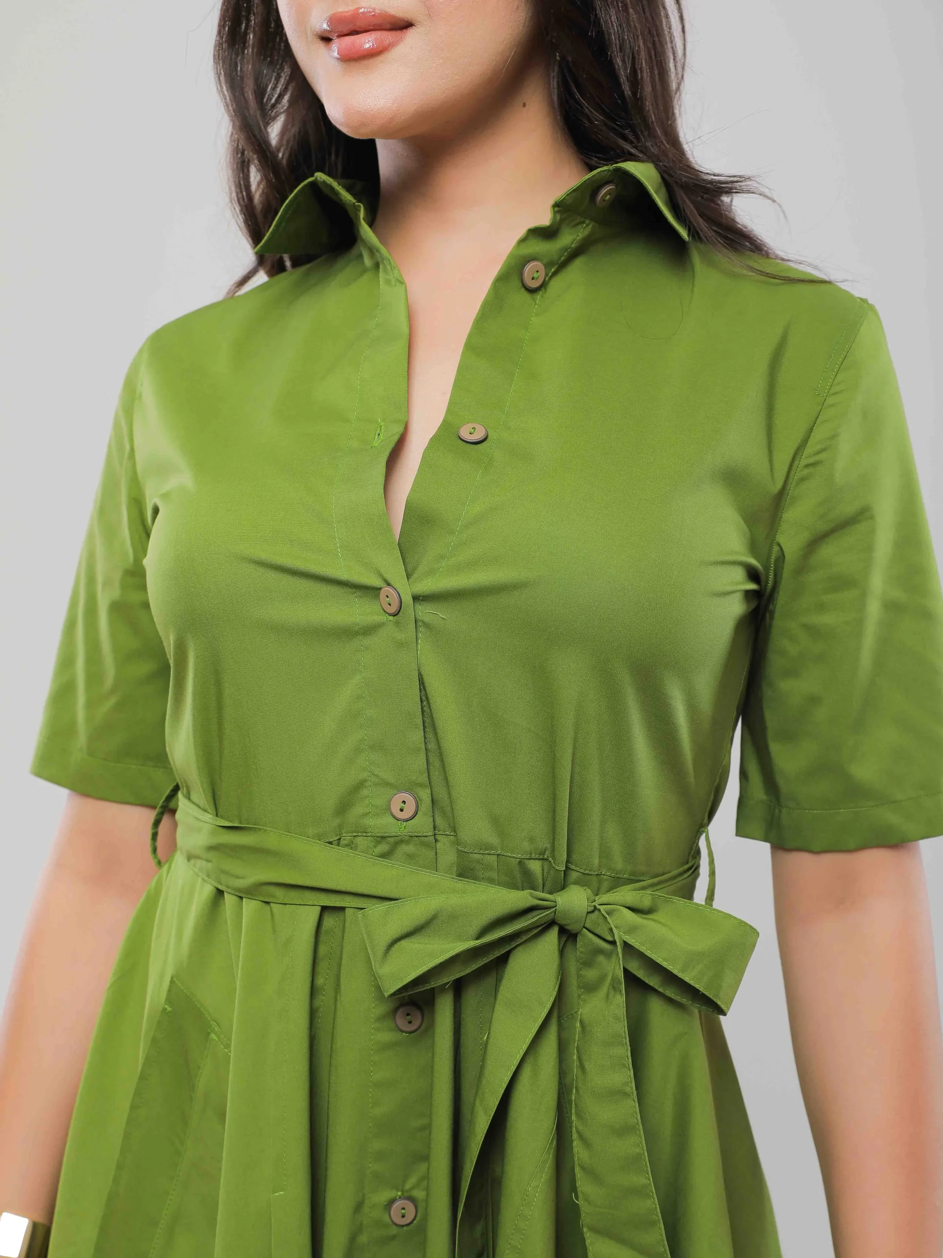 ROBE CHEMISE MI-LONGUE CINTRÉE À LA TAILLE
