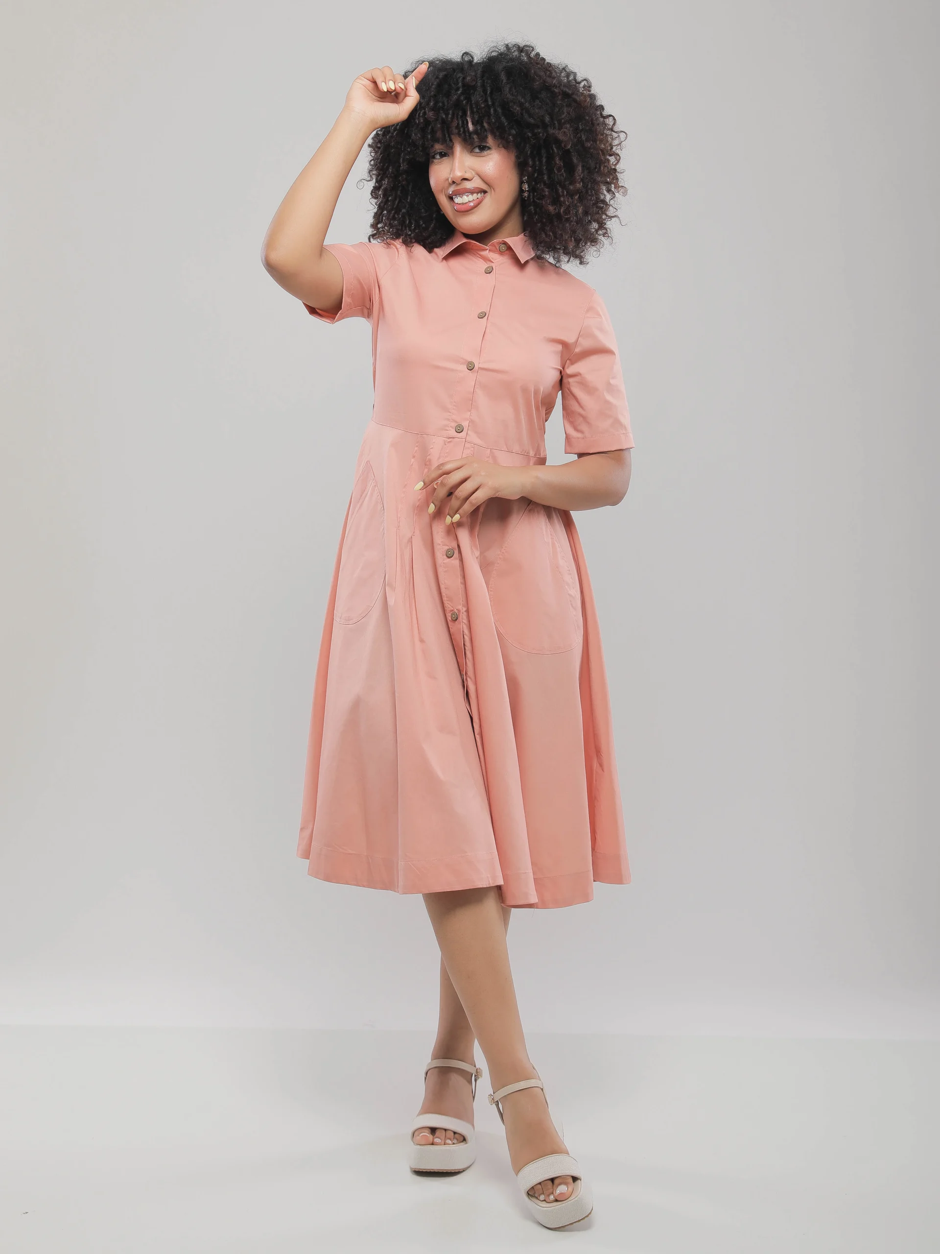 ROBE CHEMISE MI-LONGUE CINTRÉE À LA TAILLE