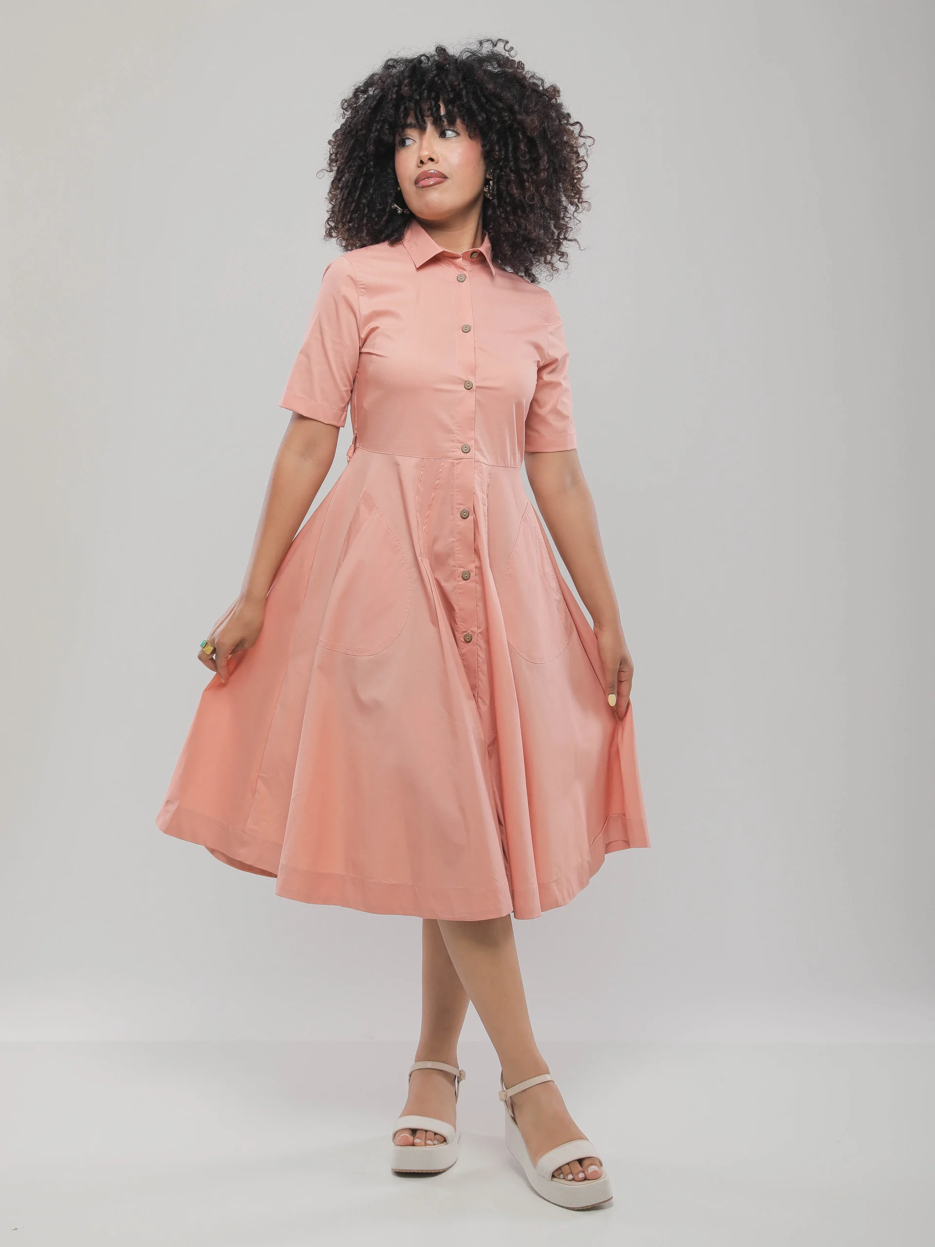 ROBE CHEMISE MI-LONGUE CINTRÉE À LA TAILLE