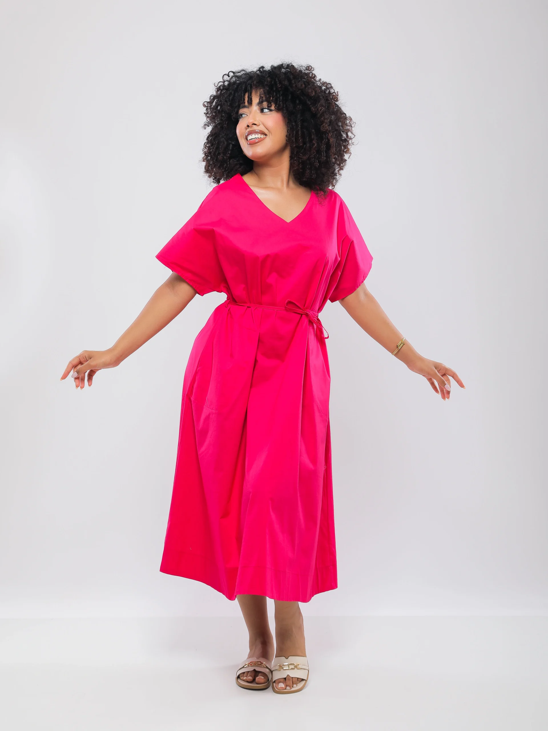ROBE MI-LONGUE ÉLÉGANTE À DÉCOLLETÉ EN V