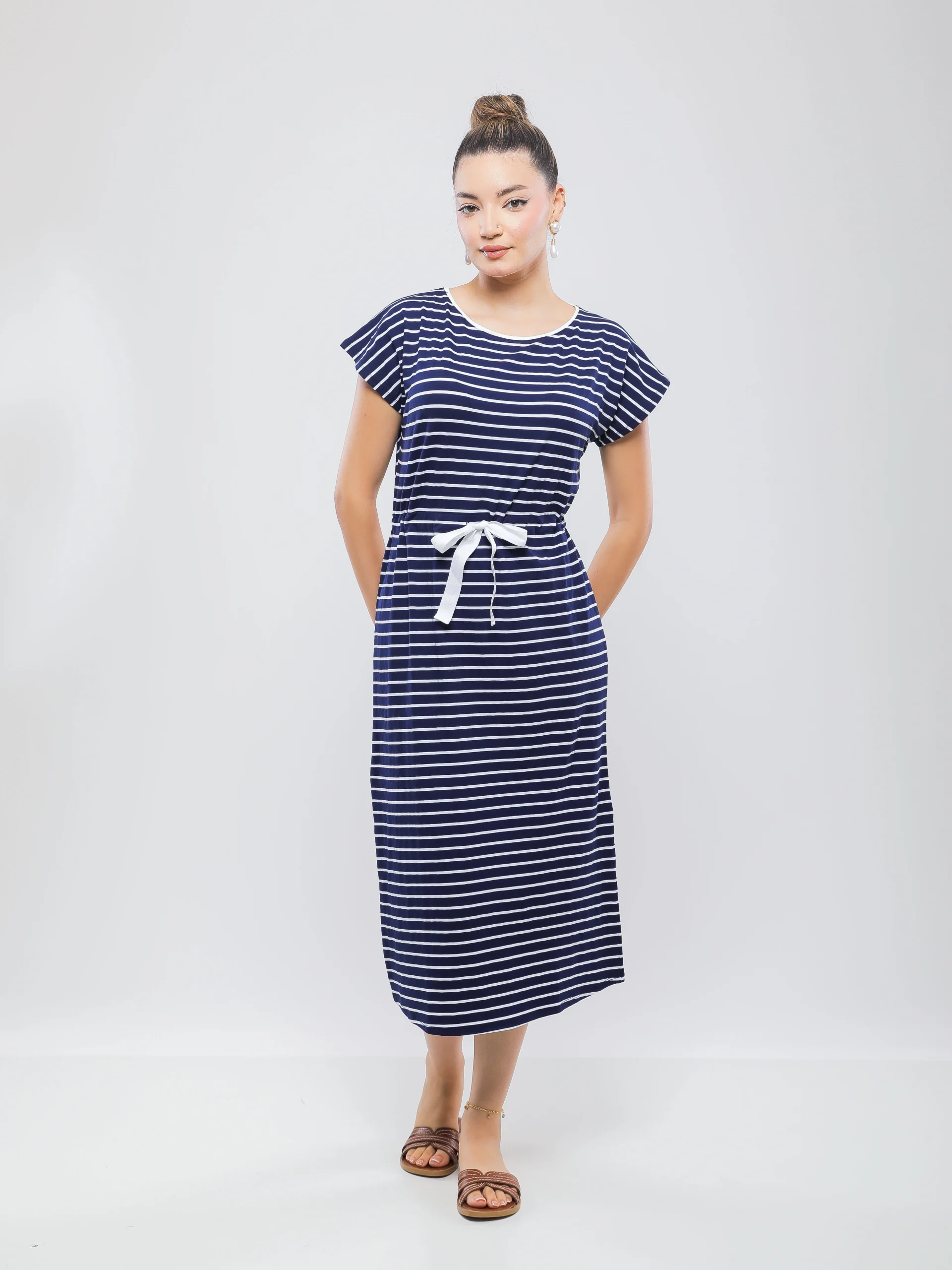 ROBE MI-LONGUE A MANCHES TOMBANTES