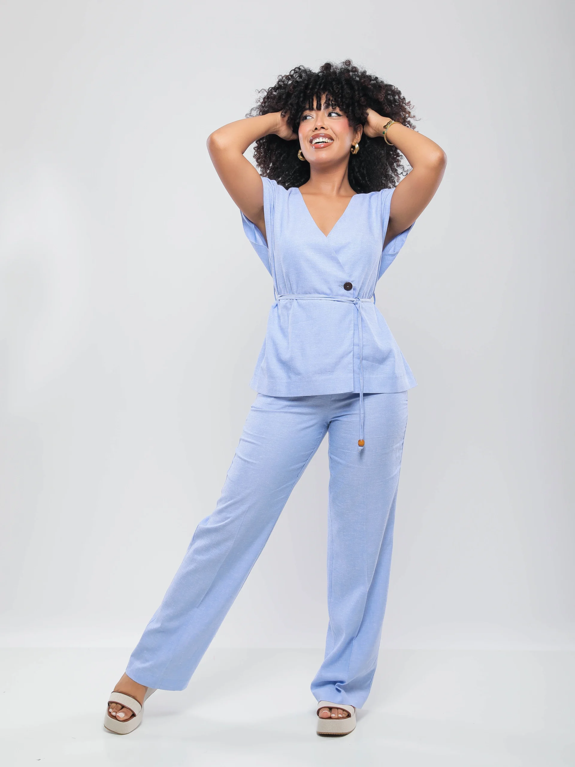 ENSEMBLE FLUIDE À CEINTURE ET PANTALON LARGE