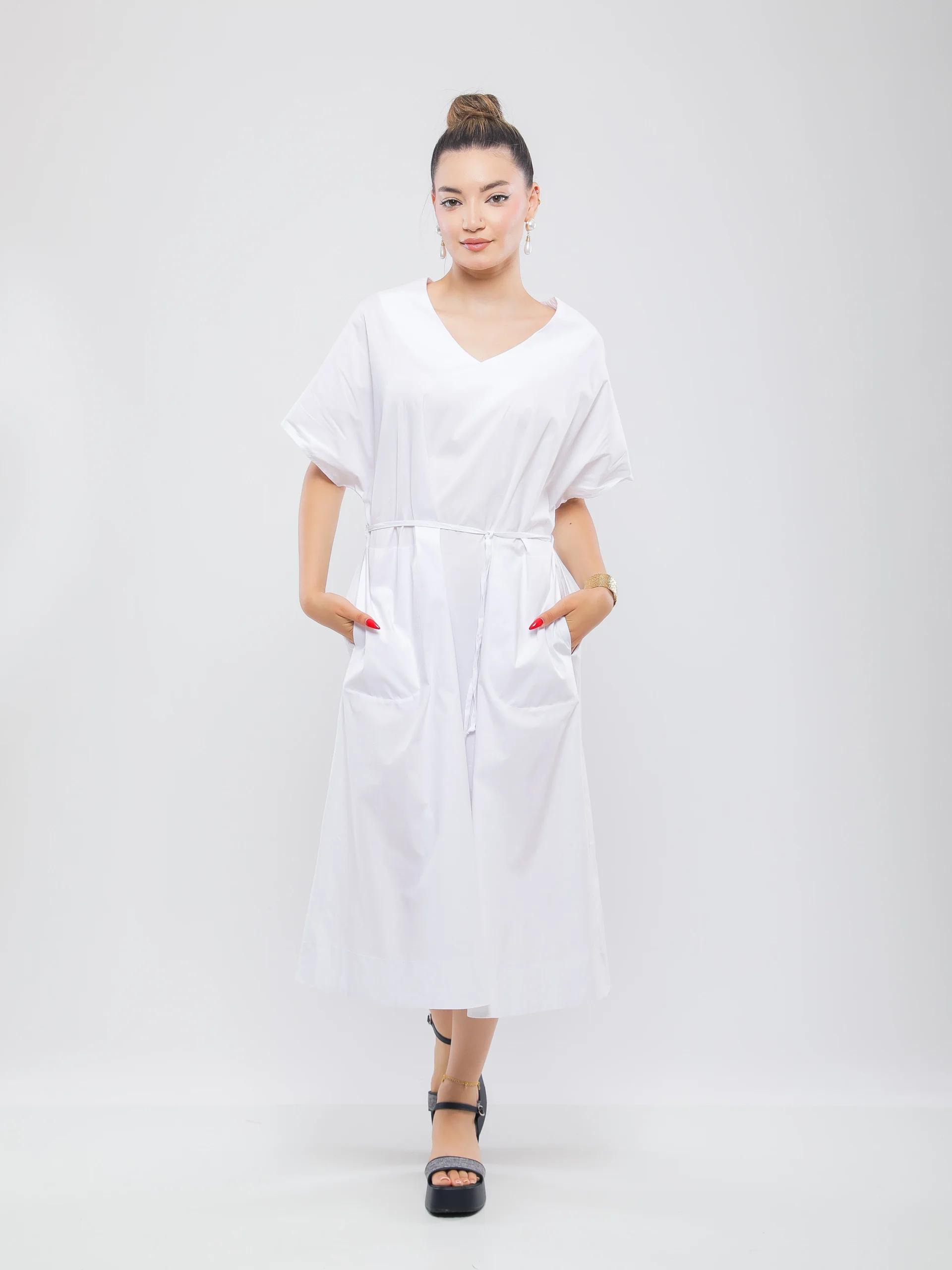 ROBE MI-LONGUE ÉLÉGANTE À DÉCOLLETÉ EN V