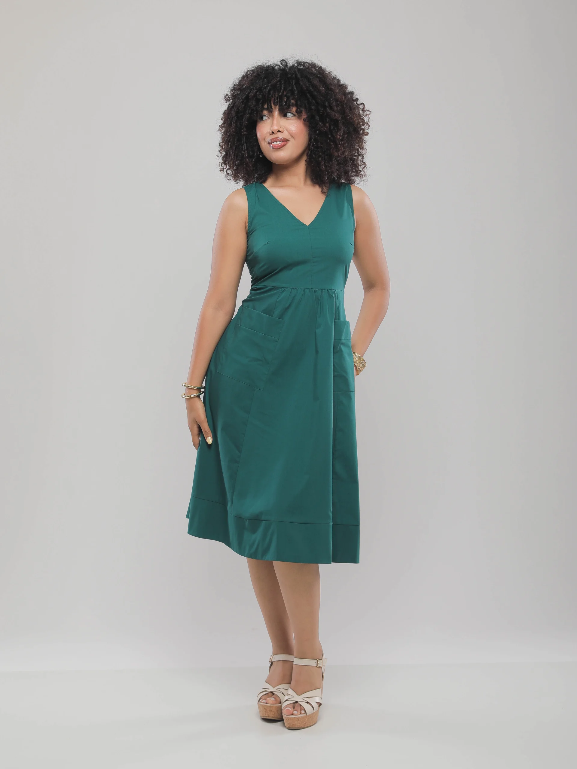 ROBE MI-LONGUE ÉVASÉE DÉCOLLETÉ EN V