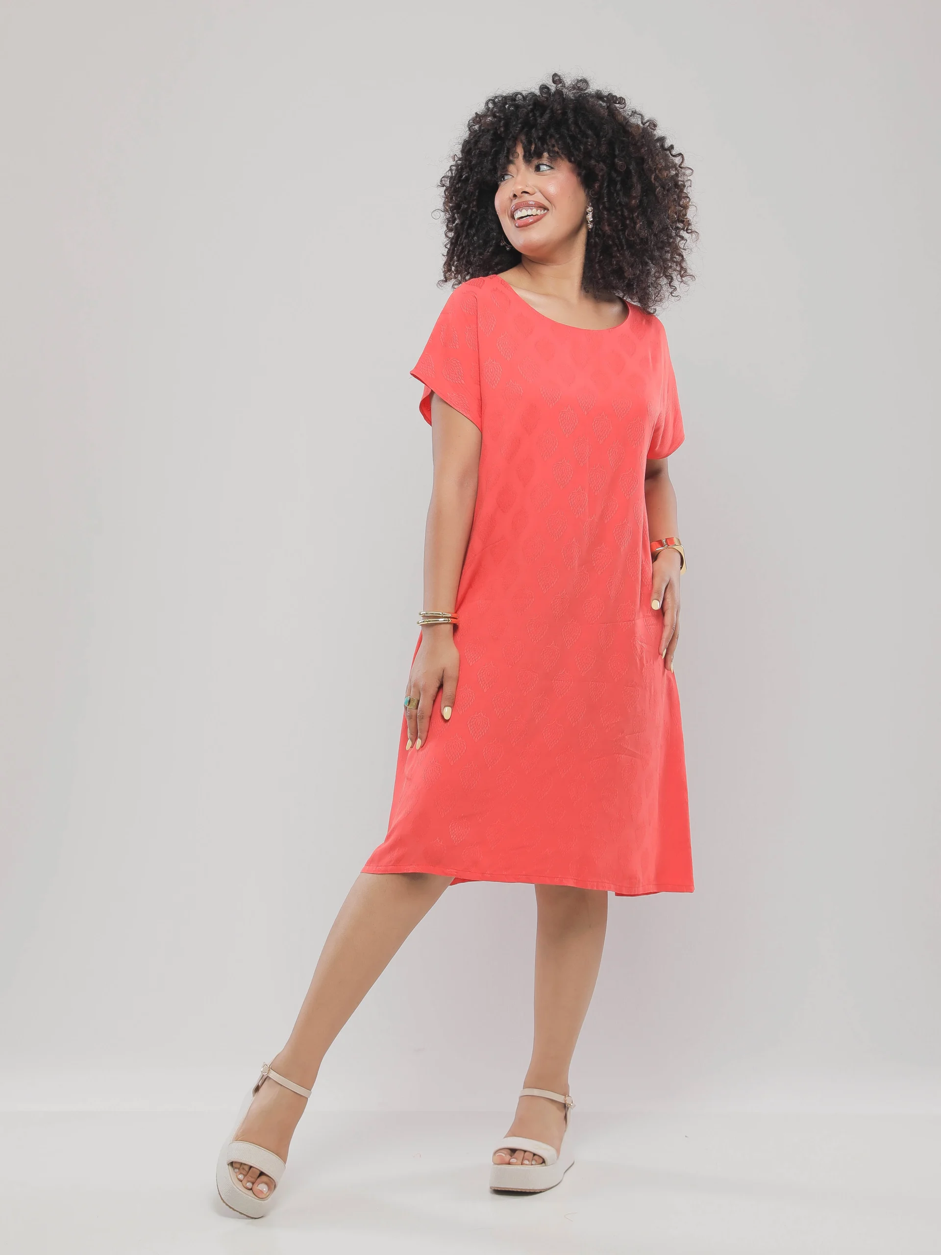 ROBE STYLE JEBBA COURTE DROITE À COL ROND