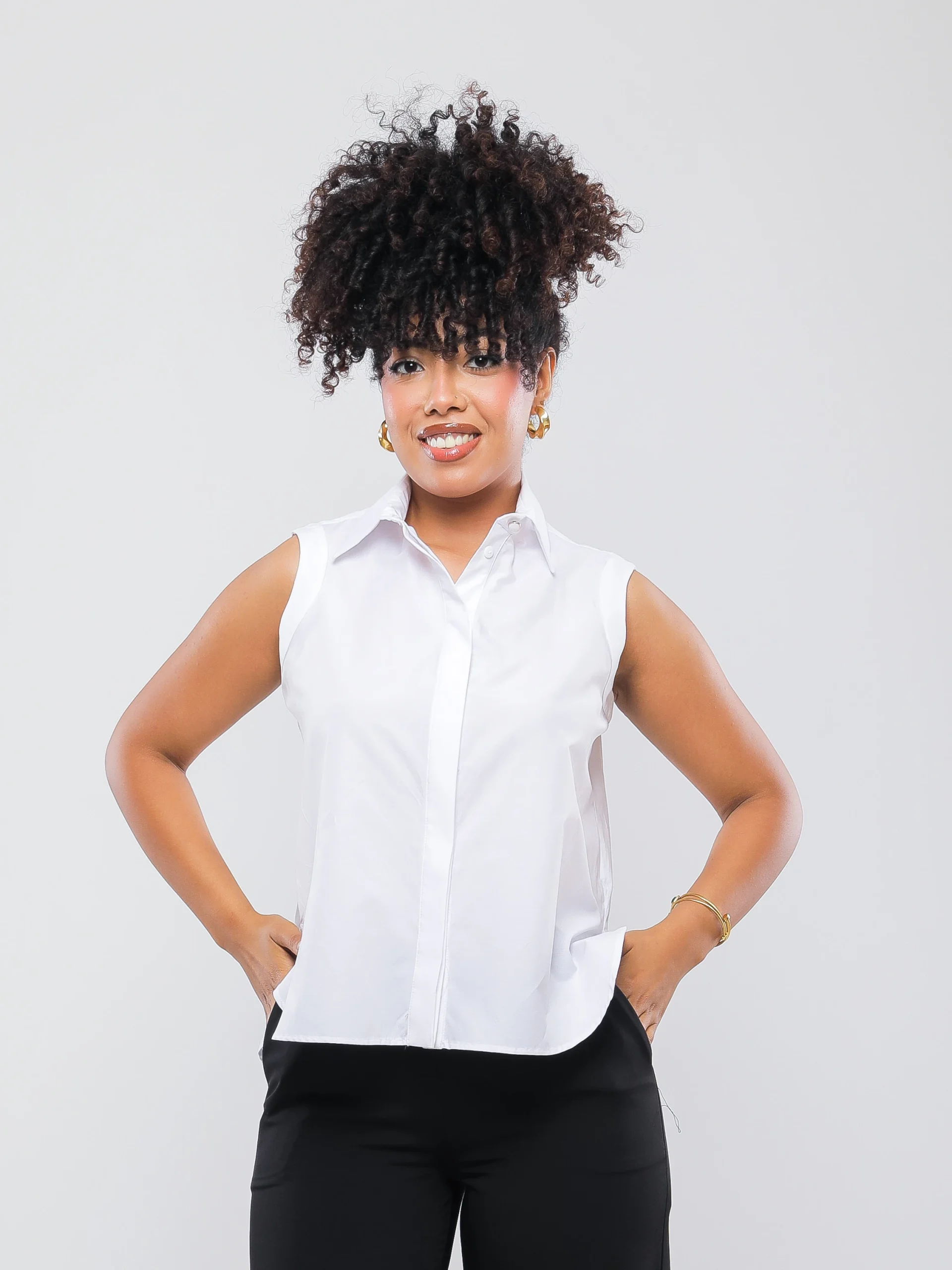CHEMISE BLANCHE ÉLÉGANTE SANS MANCHES