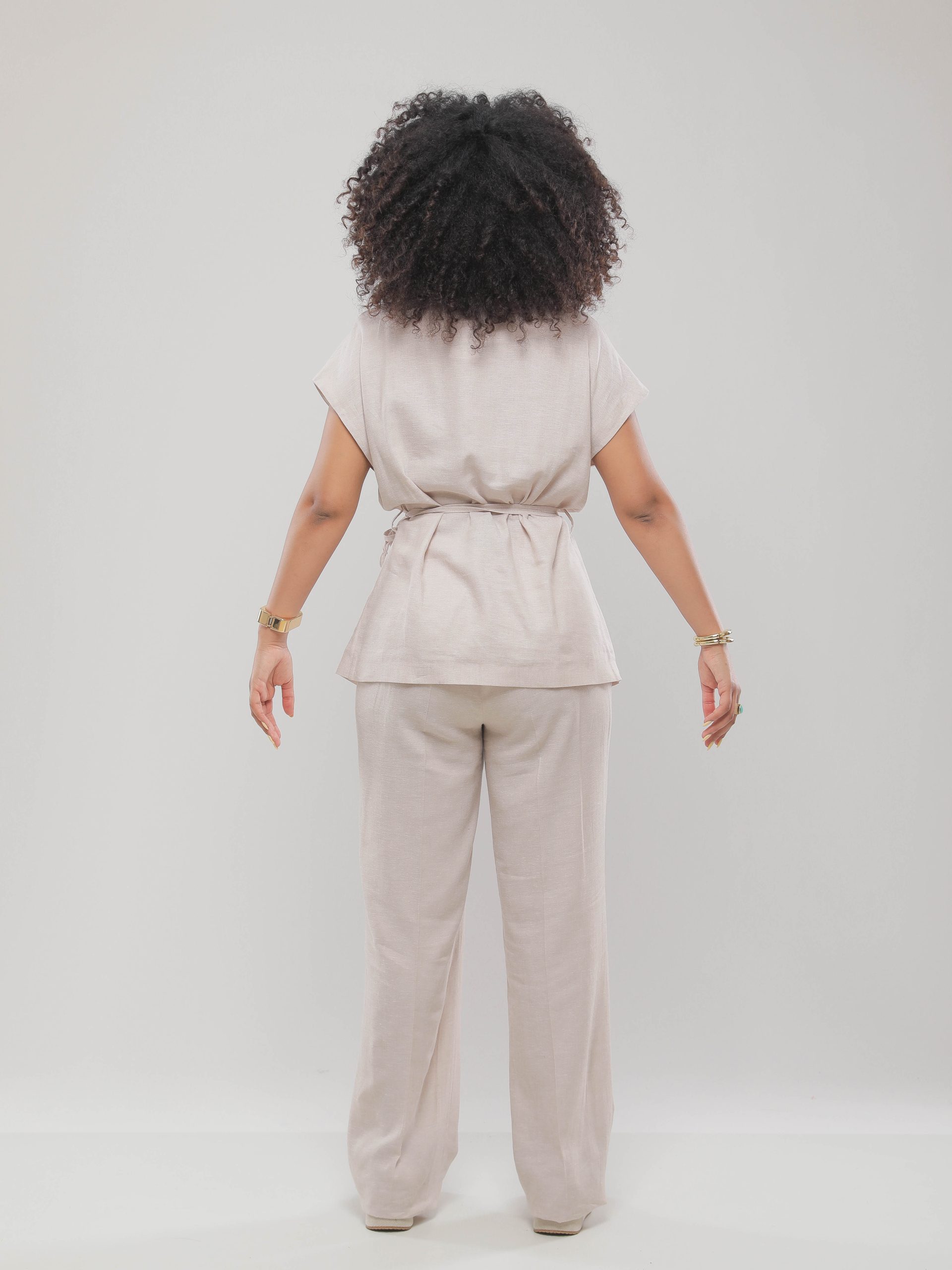 ENSEMBLE FLUIDE À CEINTURE ET PANTALON LARGE