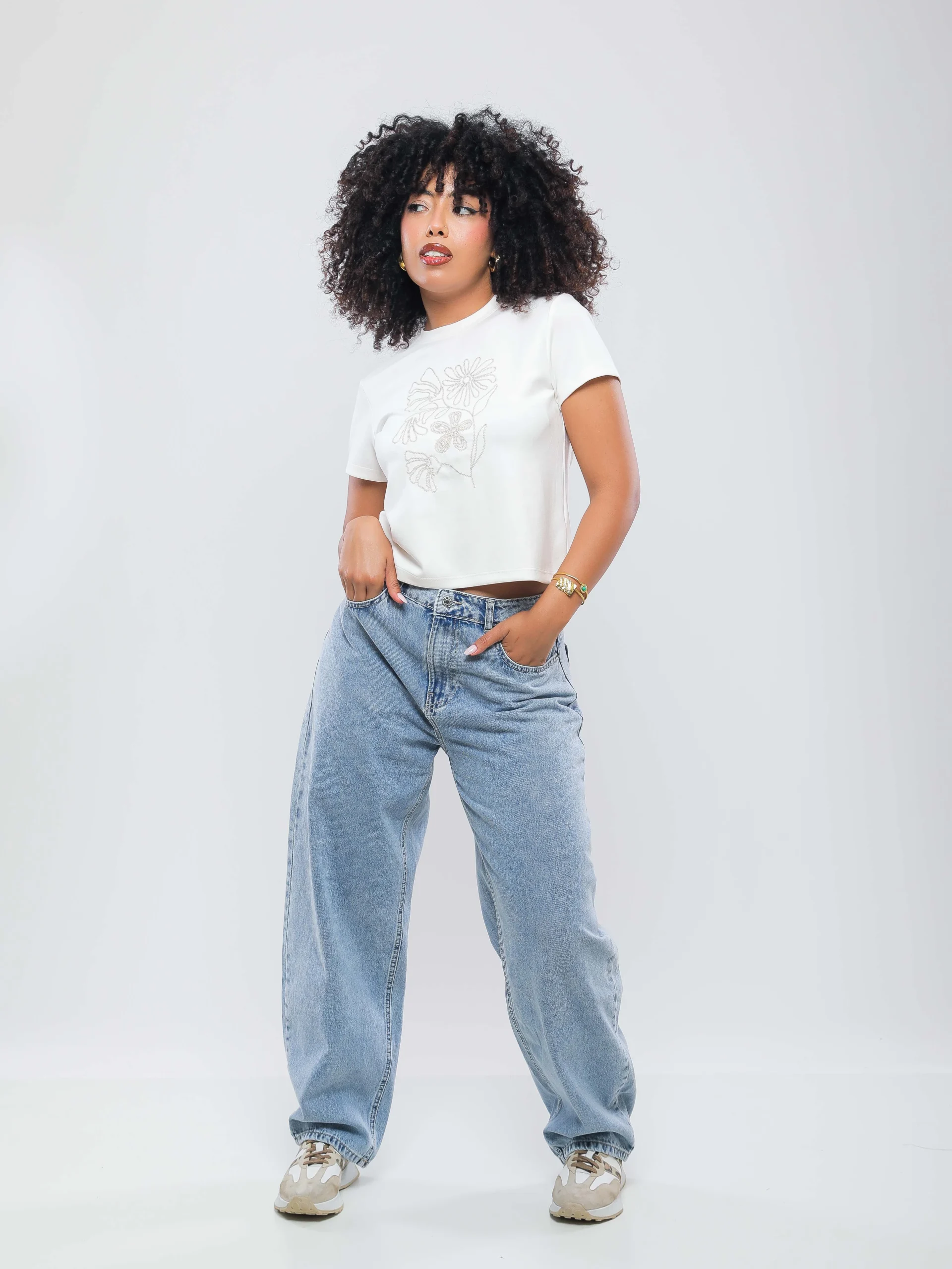 PANTALON JEANS TAILLE HAUTE À COUPE AMPLE ET STYLE DÉCONTRACTÉ