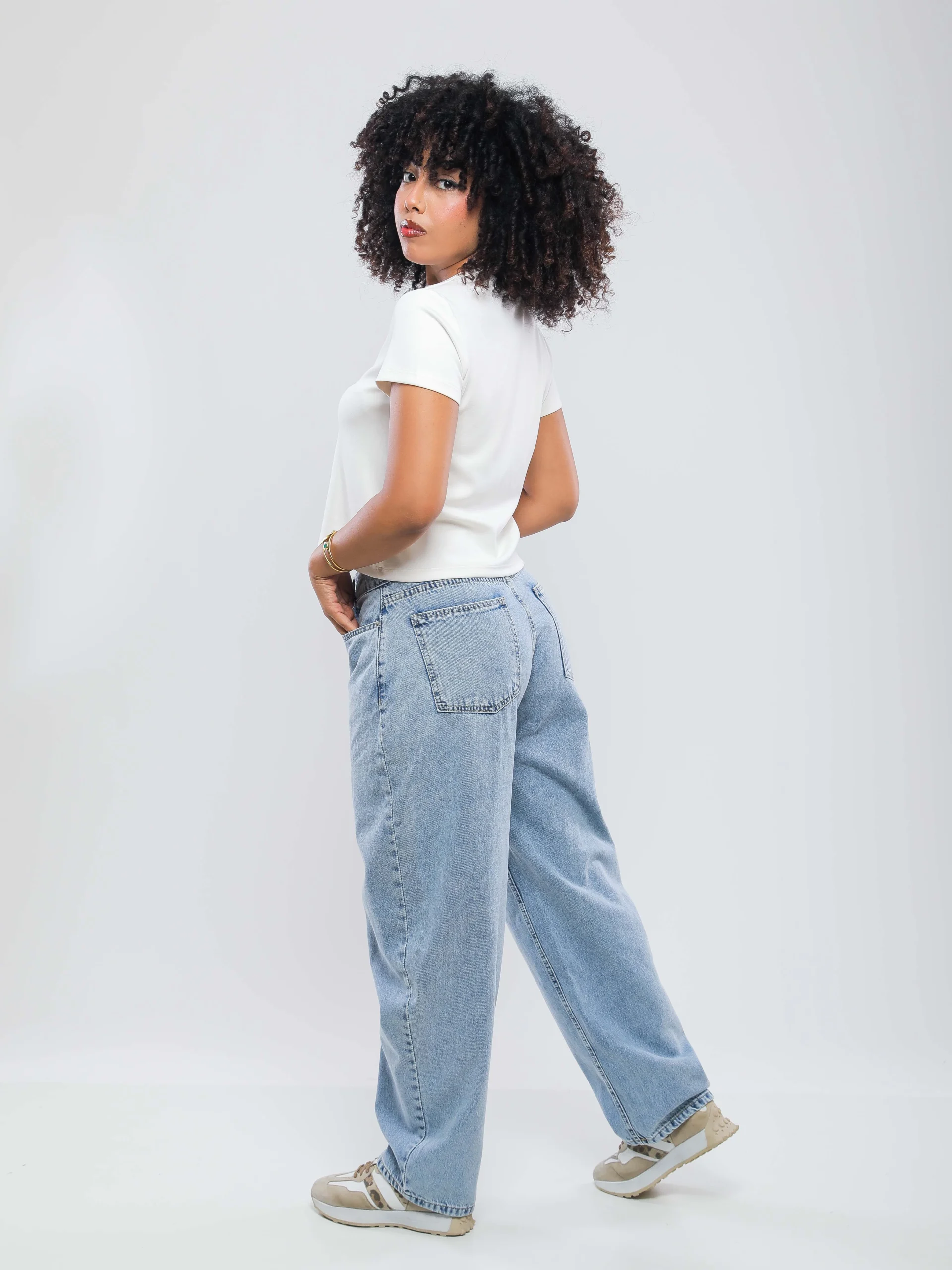 PANTALON JEANS TAILLE HAUTE À COUPE AMPLE ET STYLE DÉCONTRACTÉ