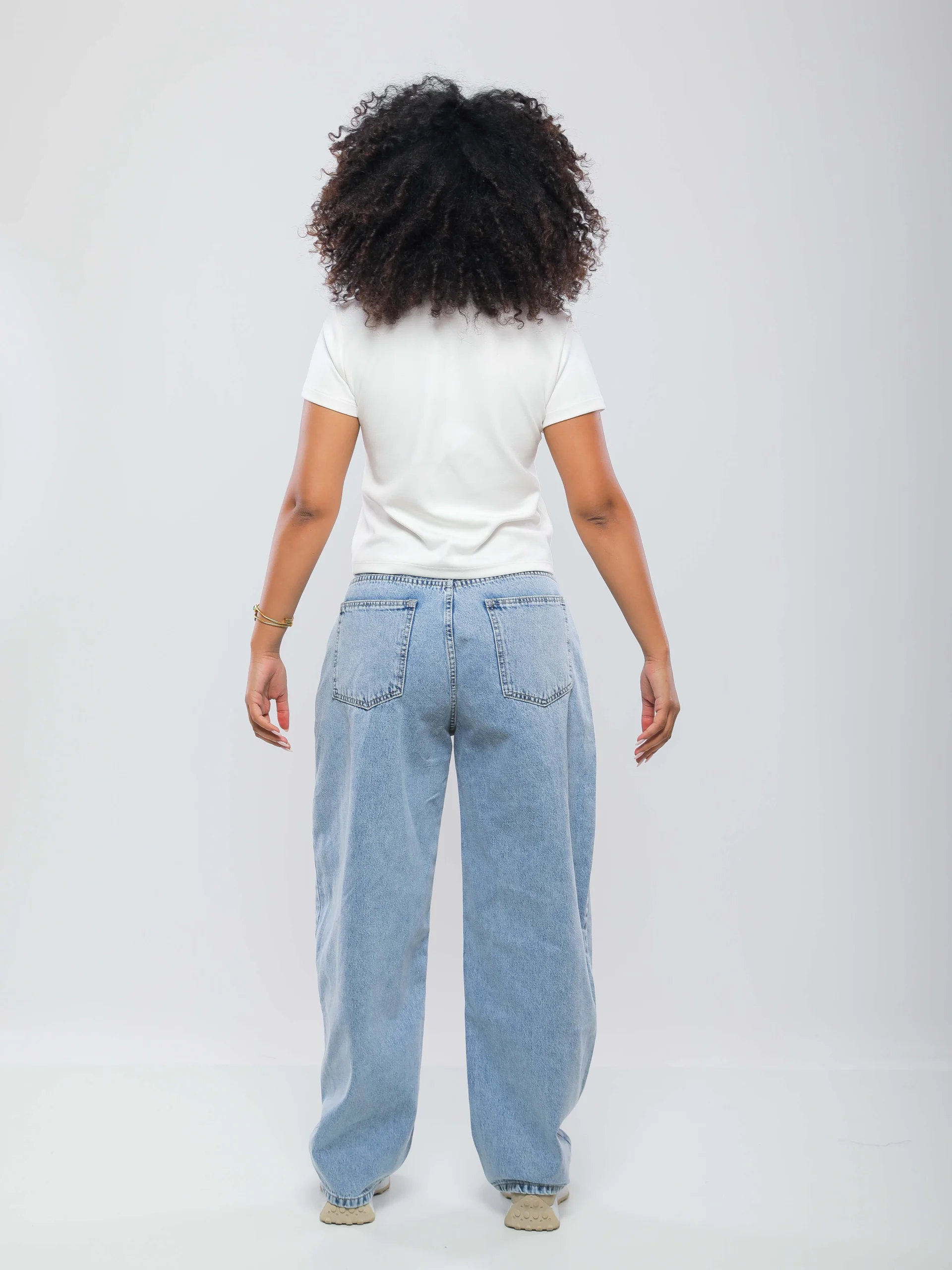 PANTALON JEANS TAILLE HAUTE À COUPE AMPLE ET STYLE DÉCONTRACTÉ