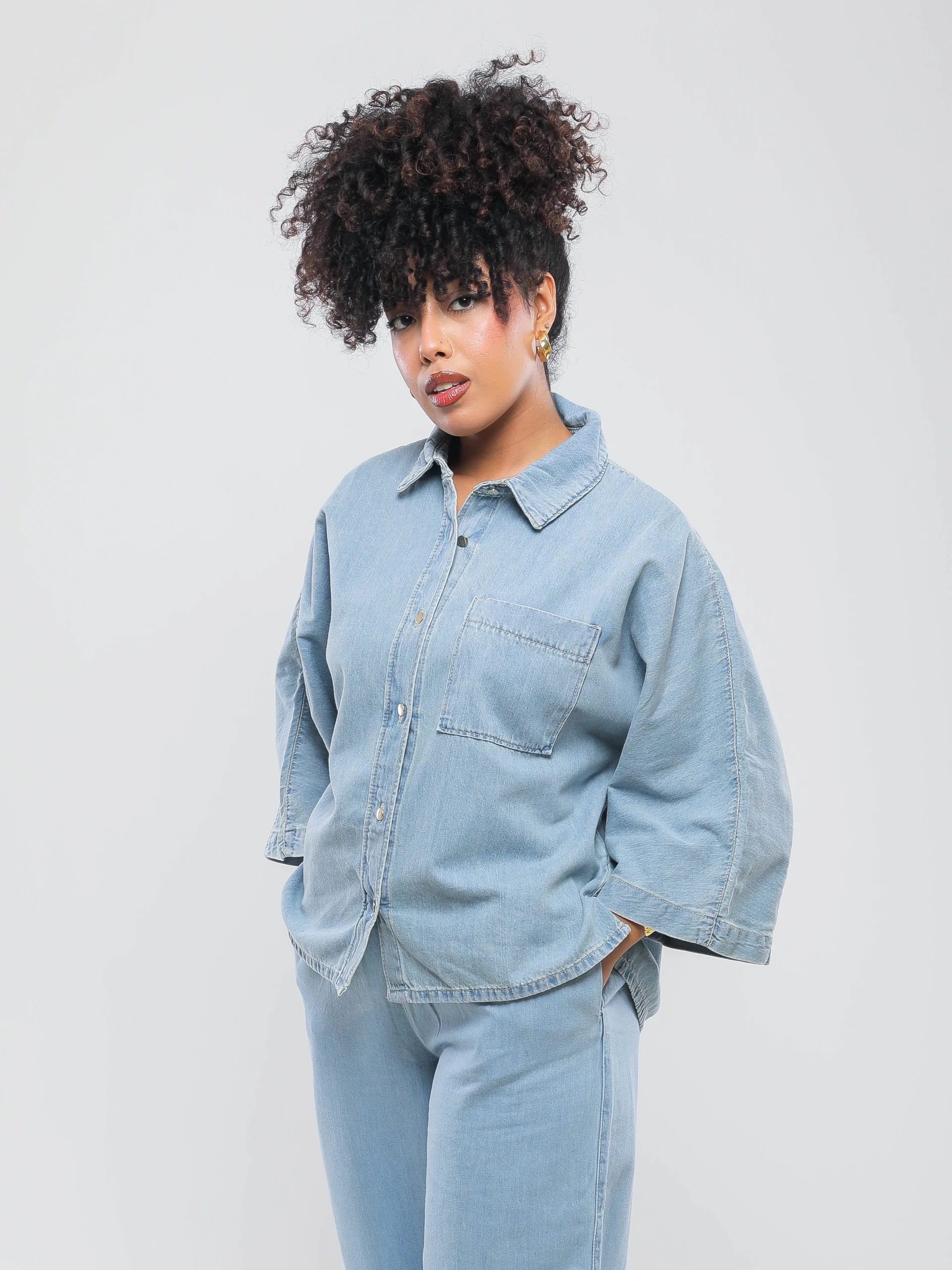 CHEMISE FLUIDE À COUPE AMPLE ET MANCHES TROIS-QUARTS