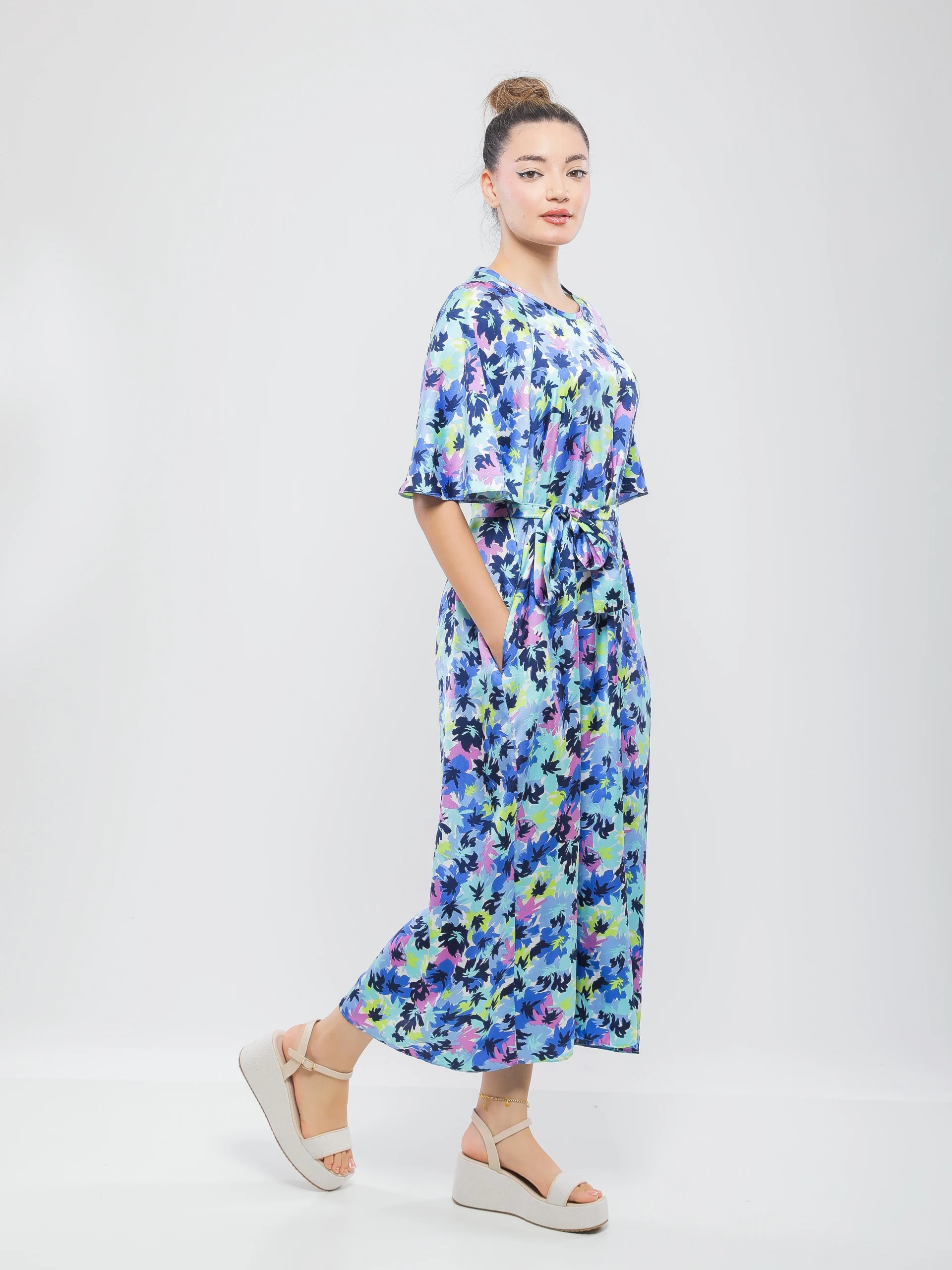ROBE FLORALE STYLE KIMONO À CEINTURE