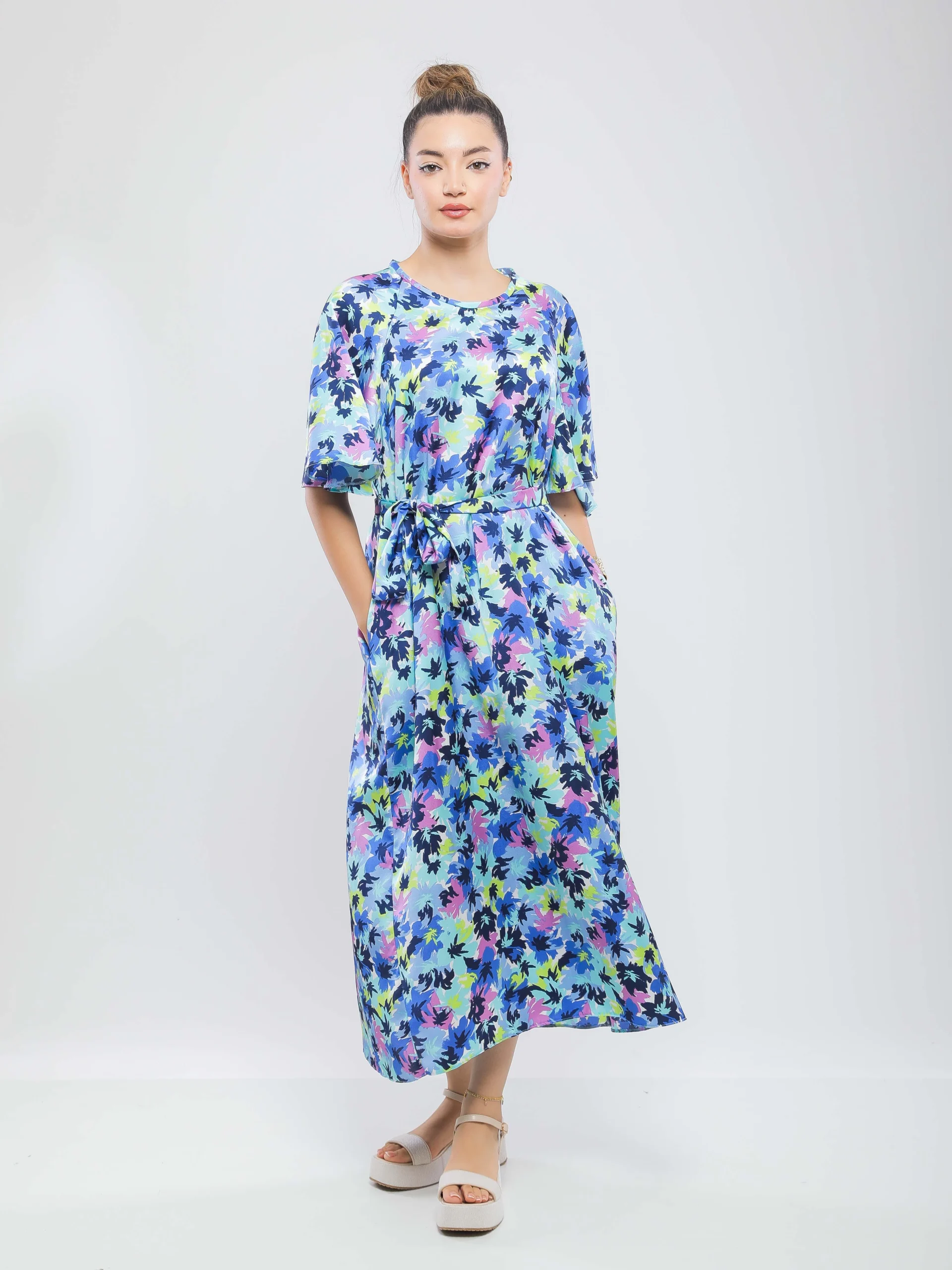 ROBE FLORALE STYLE KIMONO À CEINTURE