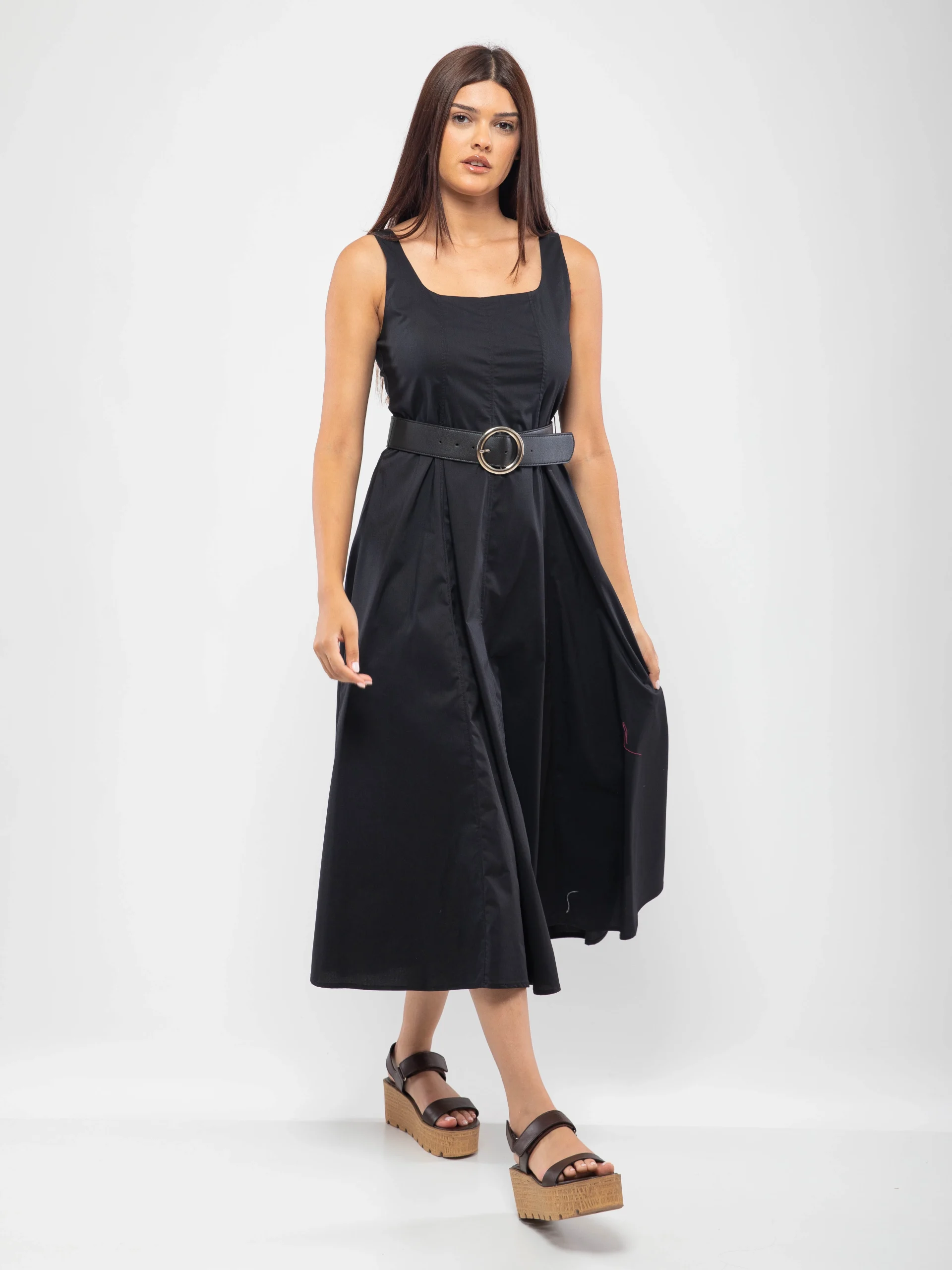 ROBE MIDI SANS MANCHES À ENCOLURE CARRÉE